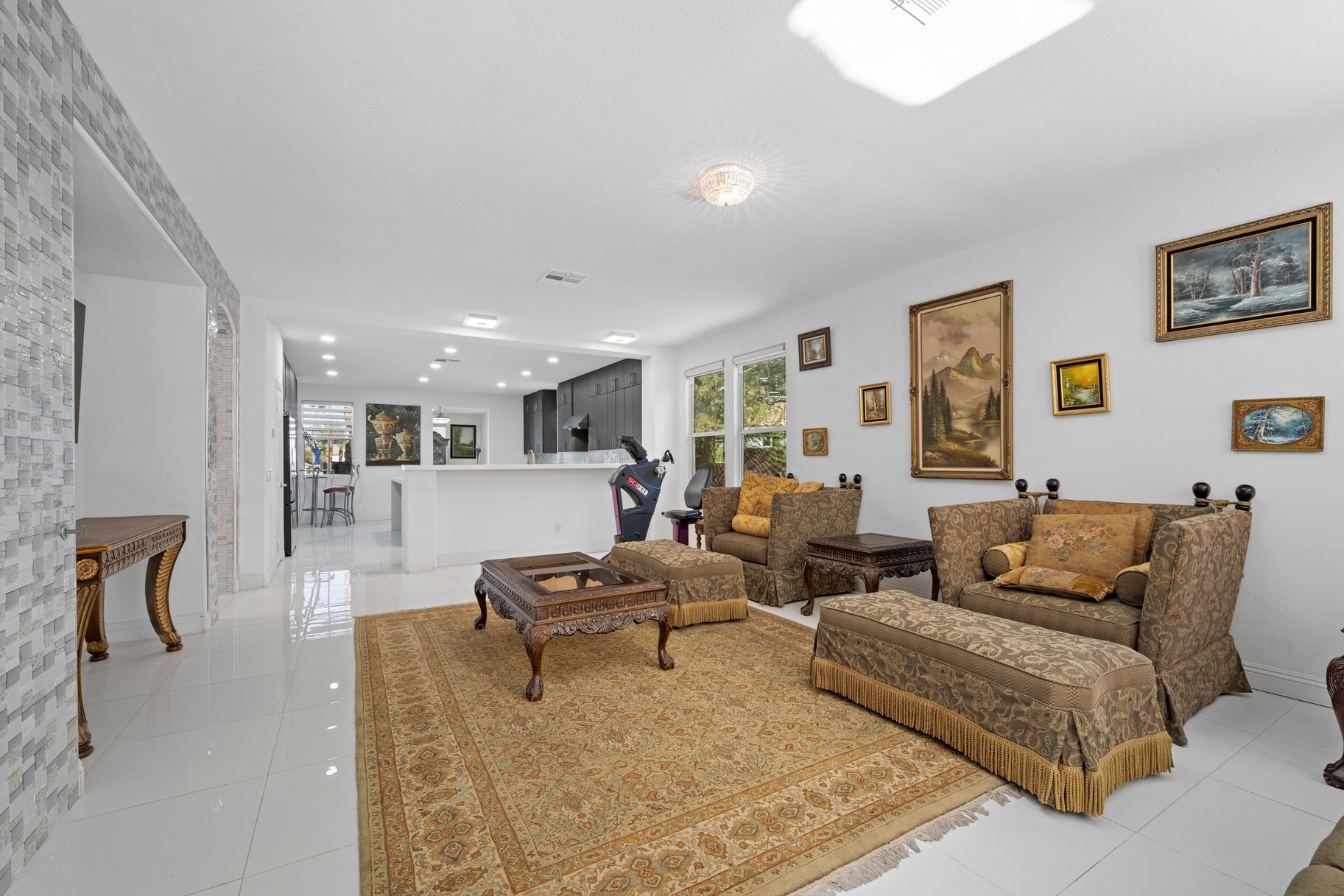  Highly Upgraded 4,000 sq ft Estate in Gated Community - 物件實景
