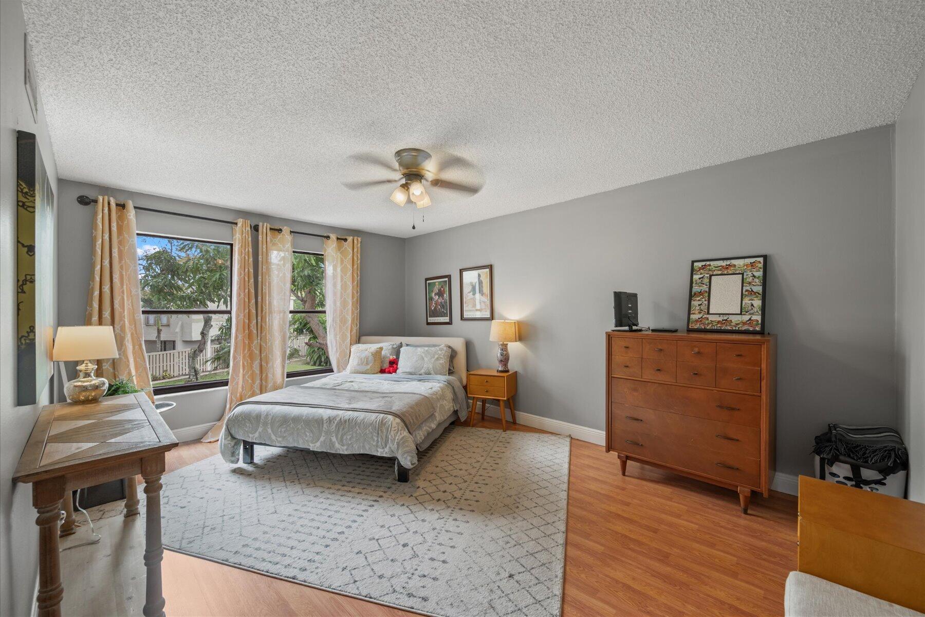  12126 Regal Court E - 物件實景