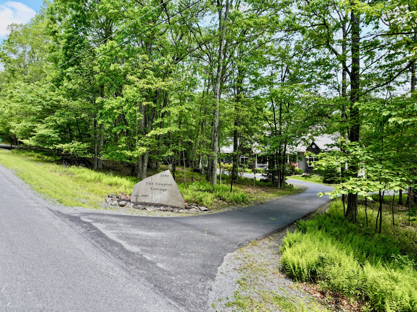 Hawley, Pennsylvania, 18428, United States, 3 Bedrooms Bedrooms, ,4 BathroomsBathrooms,Residential,For Sale,1846687