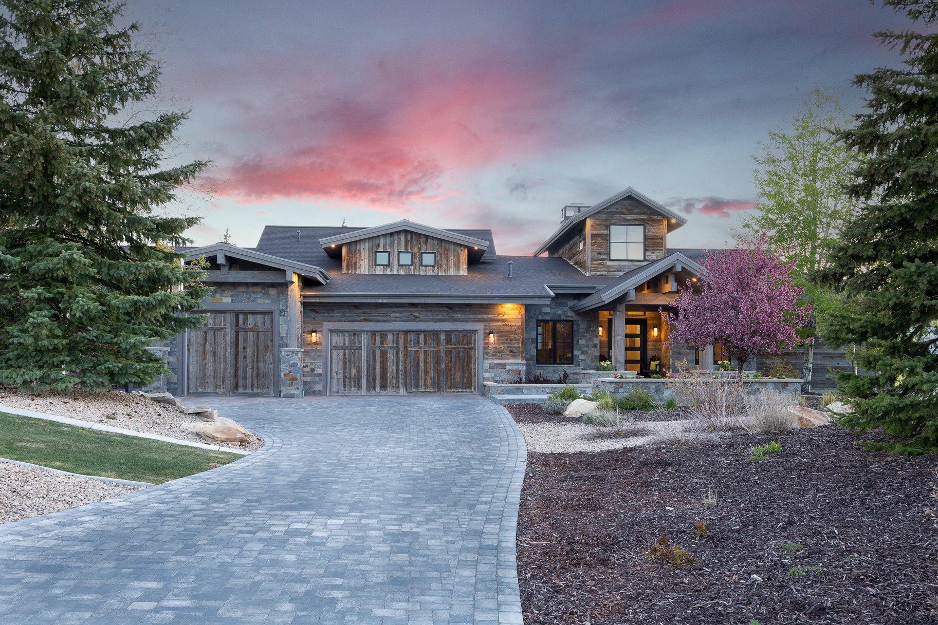  Framed by Panoramic Mountain Views with Access to Round Valley