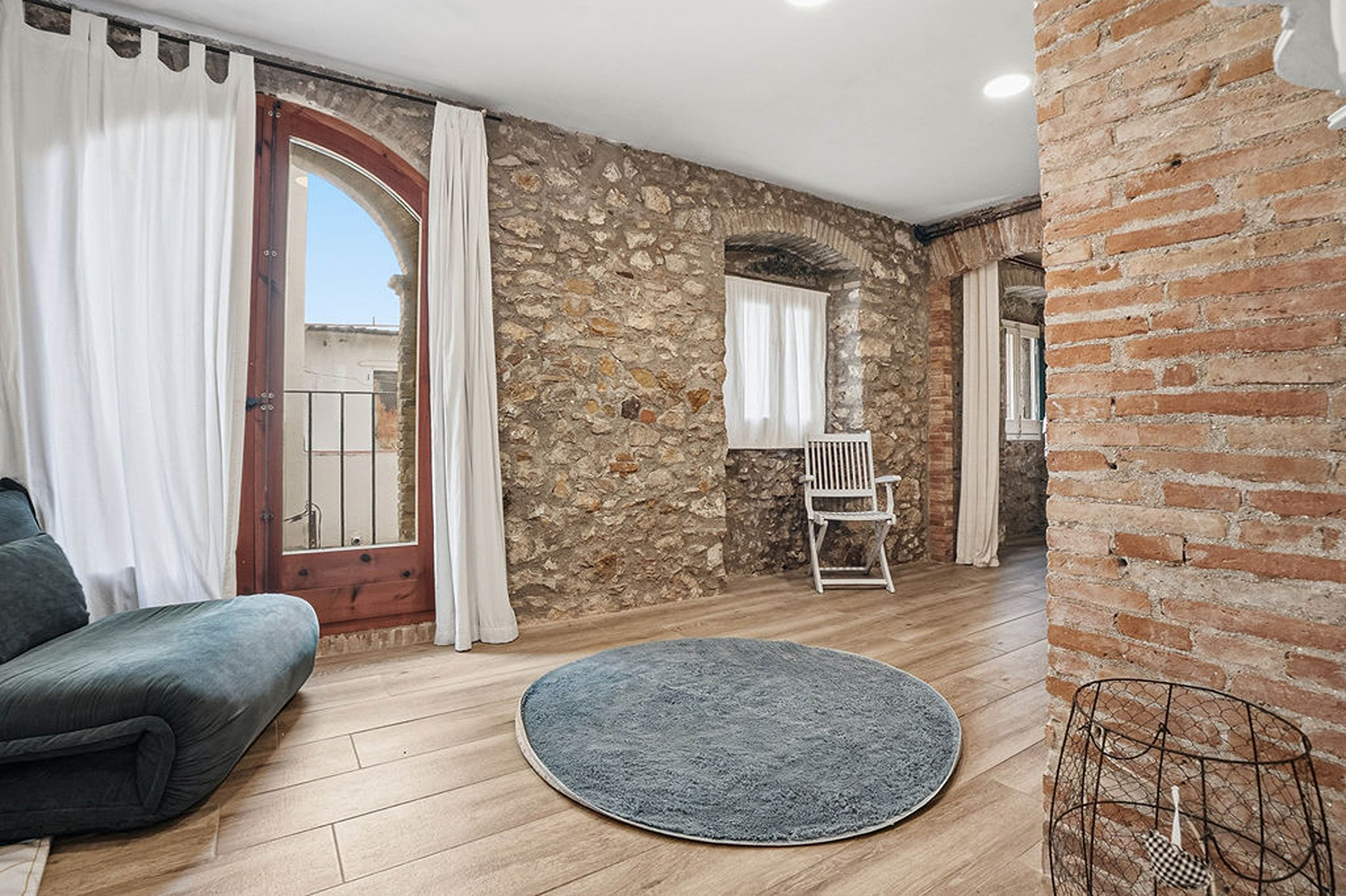  Charming 19th century stone house in the heart of L