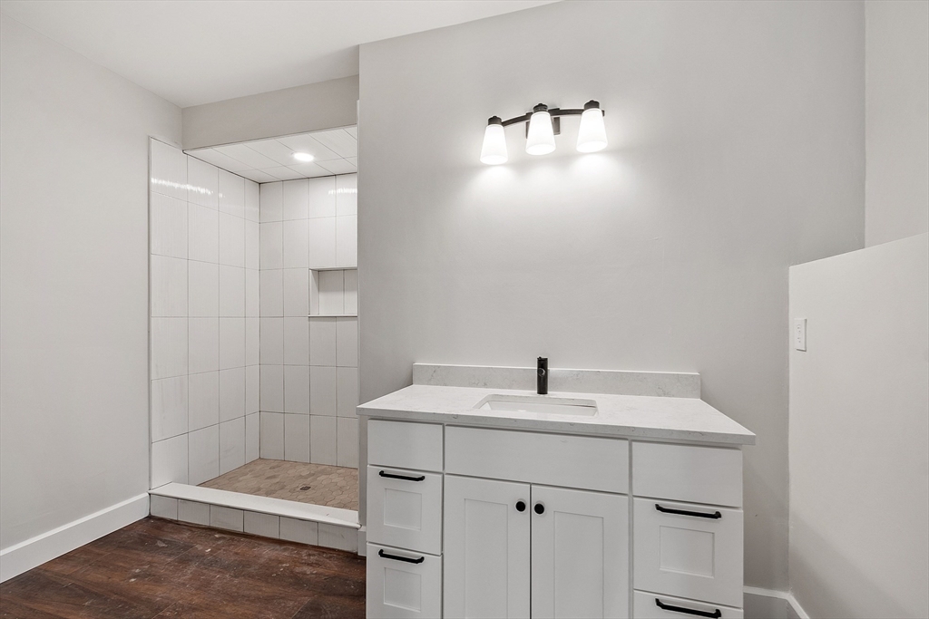 Carlisle, Massachusetts, 01741, United States, 5 Bedrooms Bedrooms, ,6 BathroomsBathrooms,Residential,For Sale,1792781