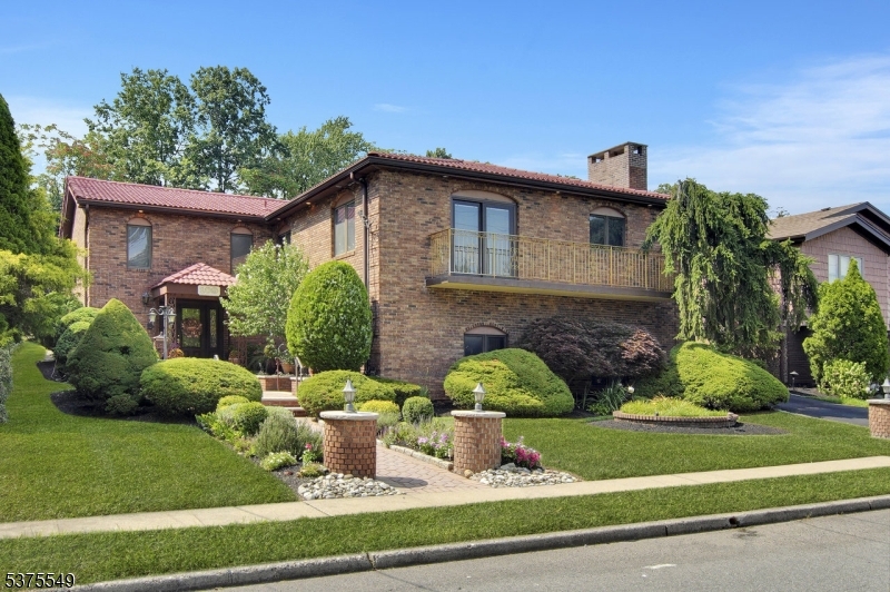 Nutley Twp., New Jersey, 07110, United States, 5 Bedrooms Bedrooms, ,4 BathroomsBathrooms,Residential,For Sale,1906796