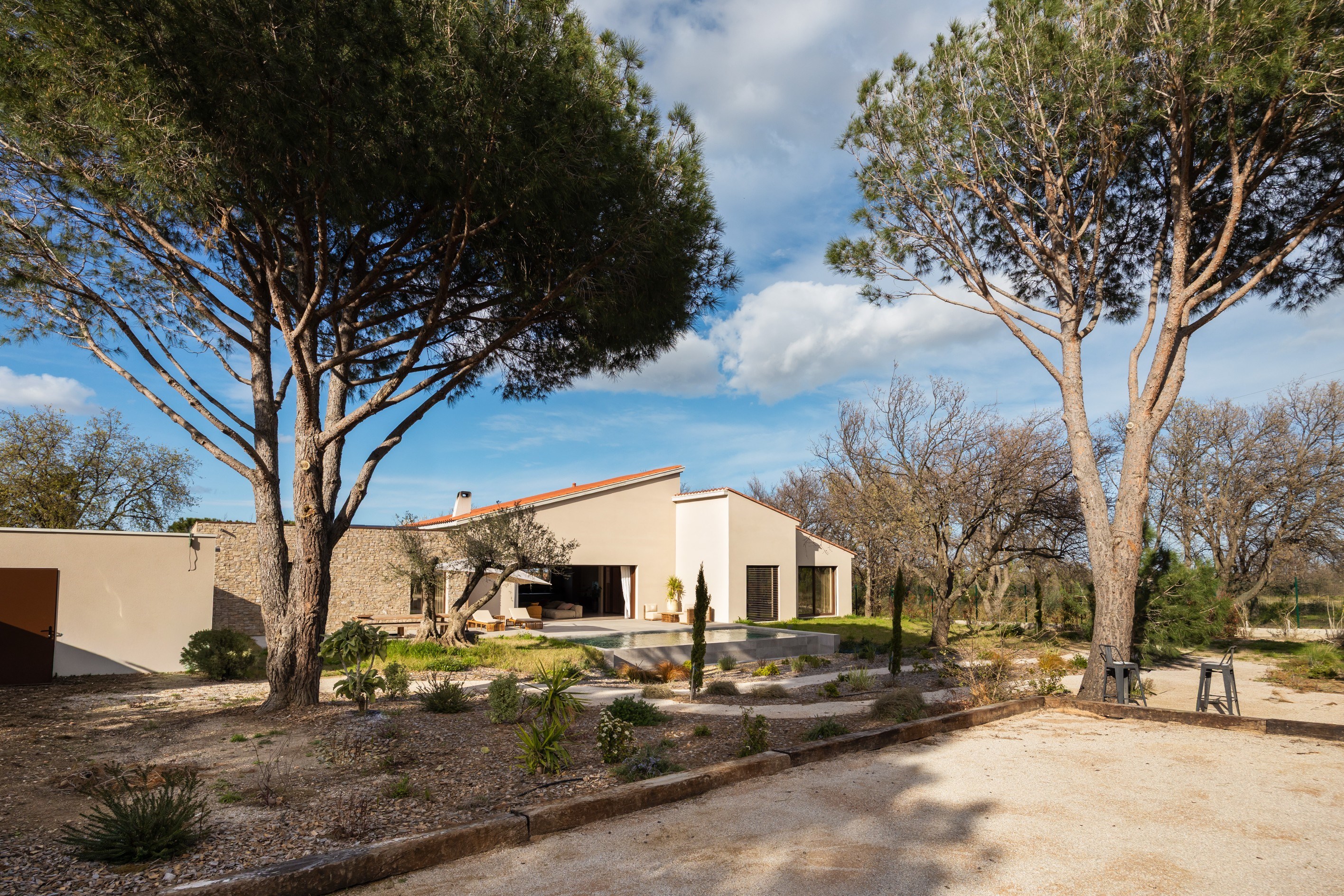  Contemporary single-storey villa with swimming pool in a natural setting - 物件實景