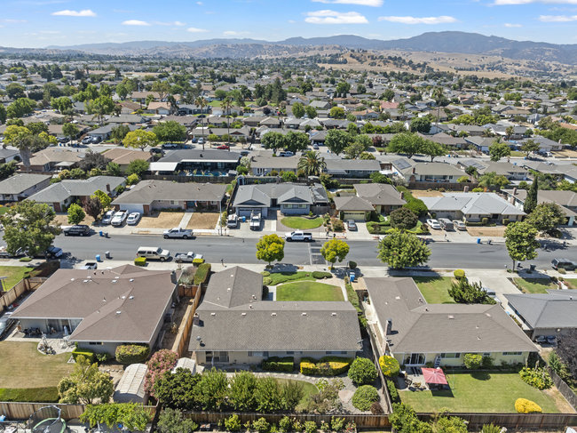 Hollister, California, 95023, United States, 3 Bedrooms Bedrooms, ,2 BathroomsBathrooms,Residential,For Sale,1942638