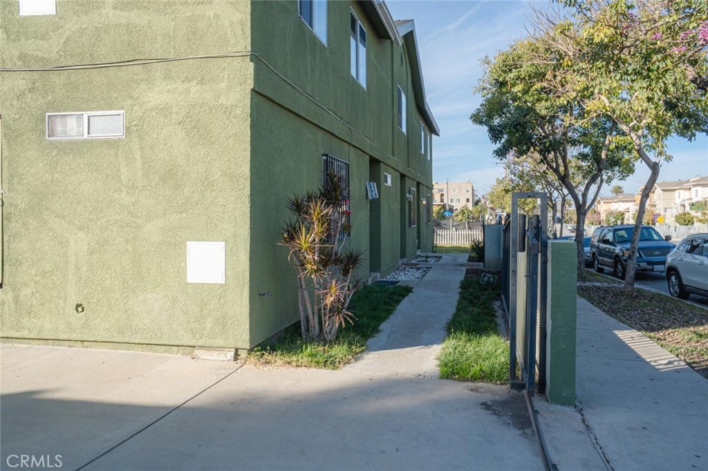 Los Angeles, California, 90061, United States, ,Residential,For Sale,1855356