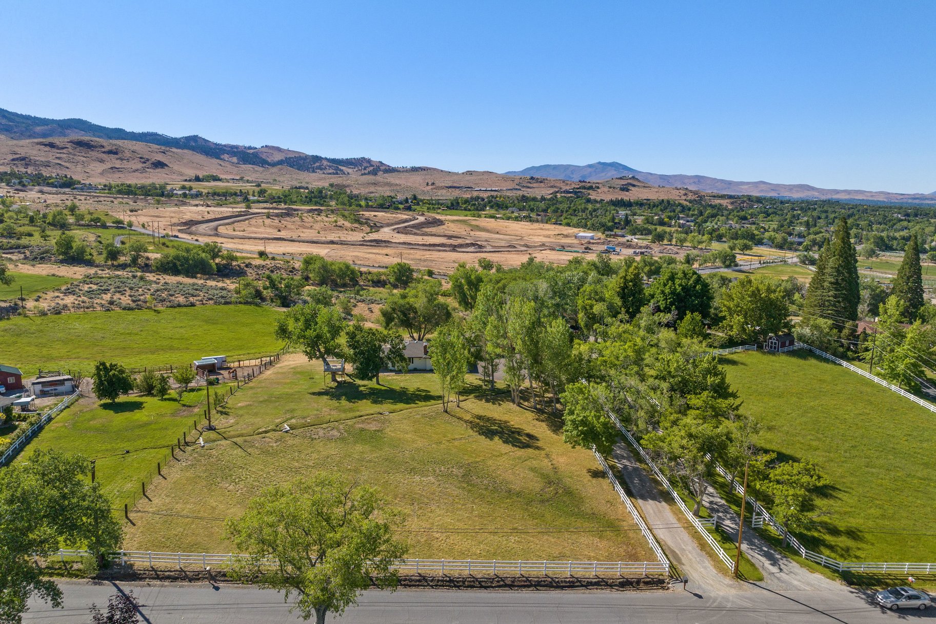  3855 Fairview Road - 物件實景
