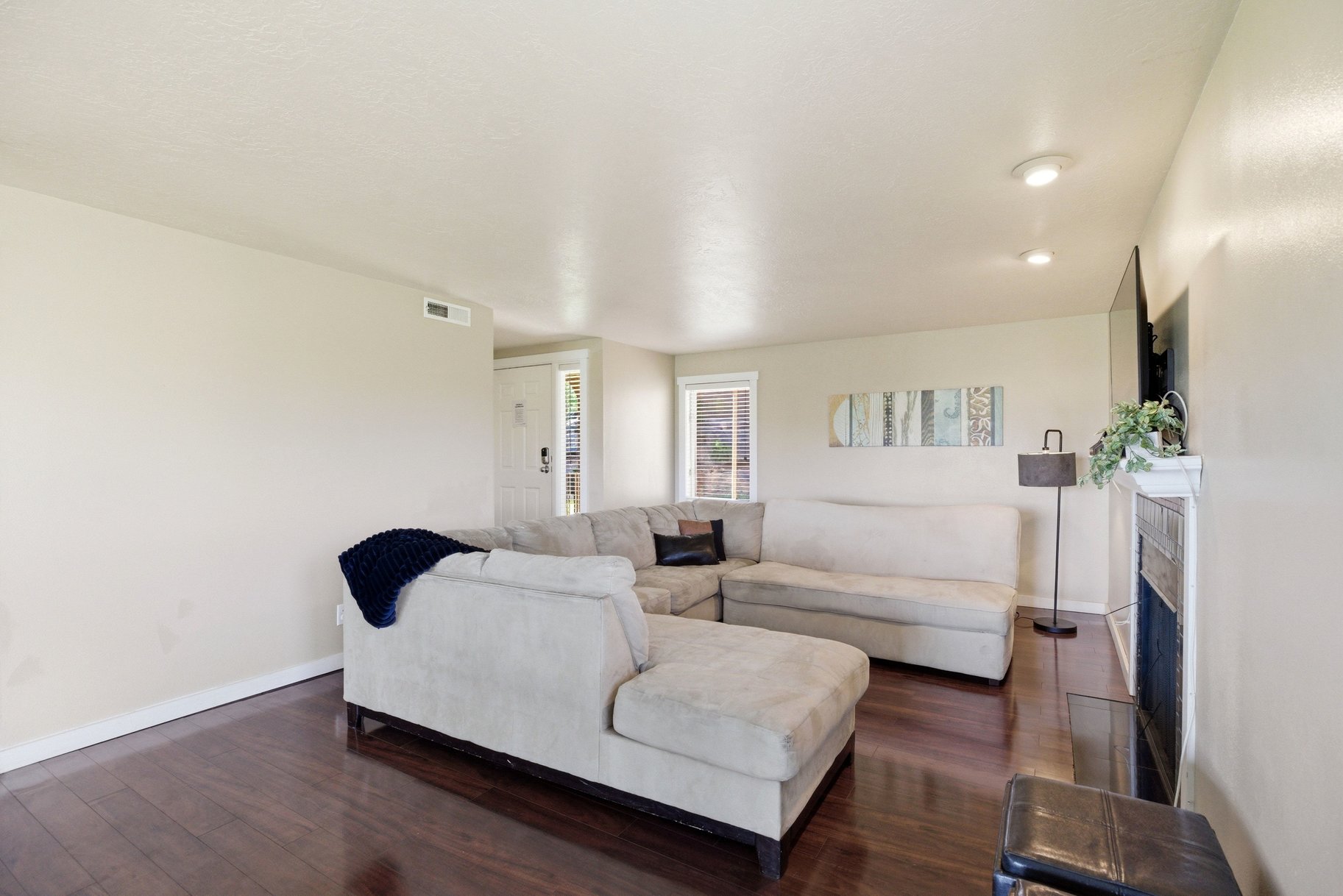  Amazing STR Investment Opportunity With Stunning City and Mountain Views - 物件實景