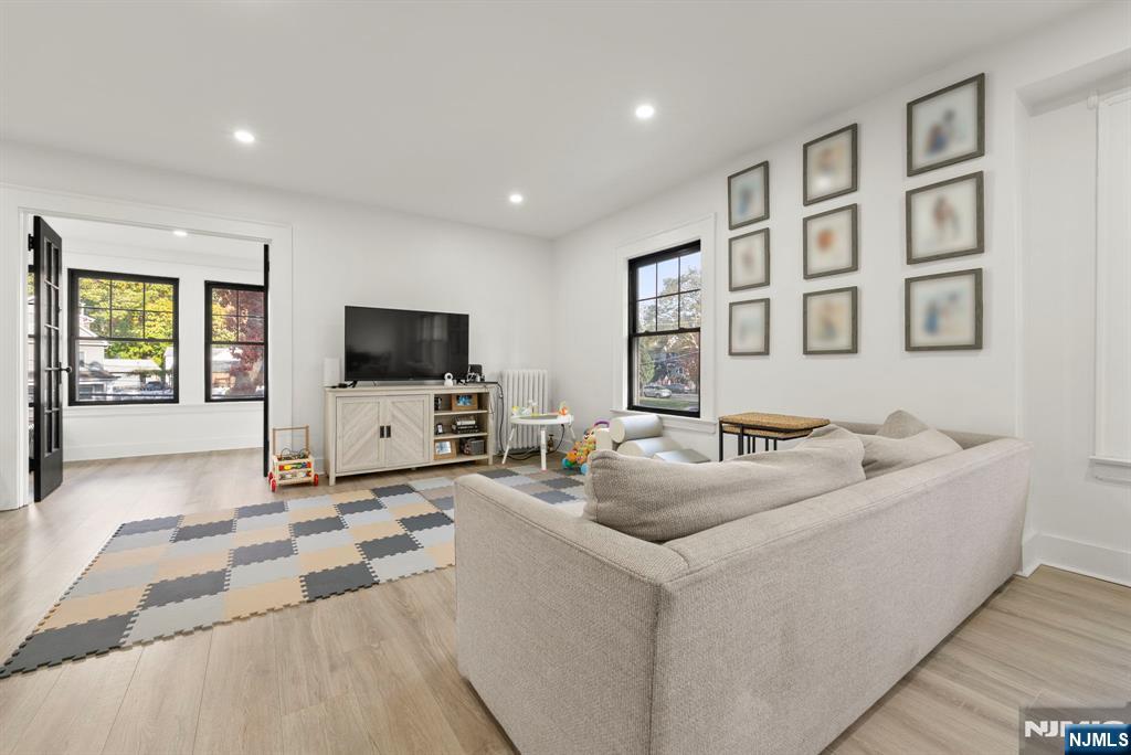 Rutherford, New Jersey, 07070, United States, 4 Bedrooms Bedrooms, ,2 BathroomsBathrooms,Residential,For Sale,1977707