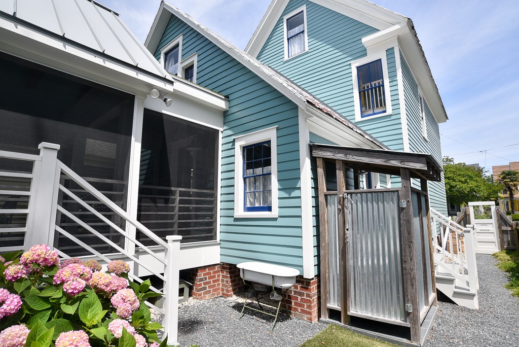 Cape Charles, Virginia, 23310, United States, 3 Bedrooms Bedrooms, ,4 BathroomsBathrooms,Residential,For Sale,1826996