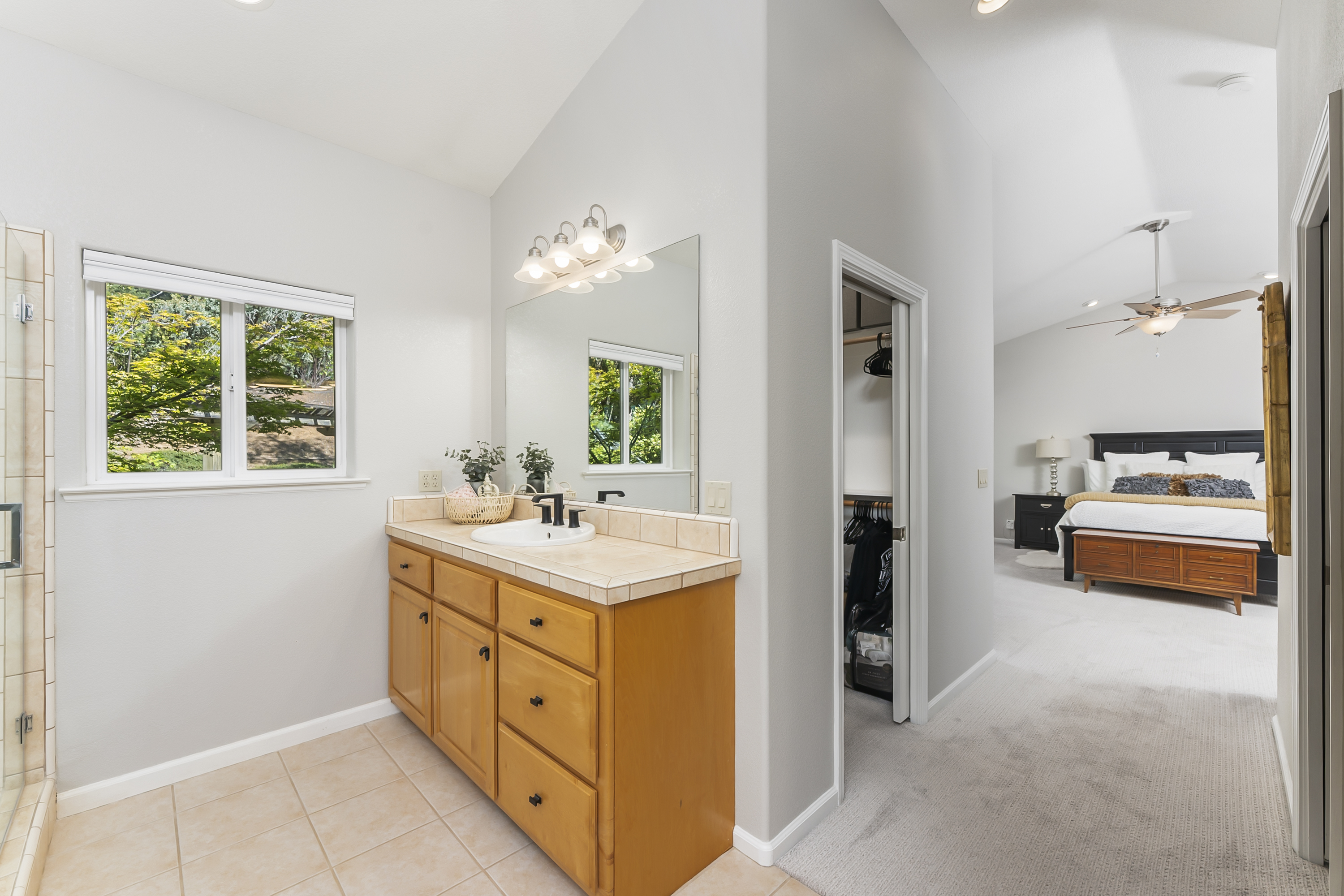  Thoughtfully Designed Living with Income Potential - 物件實景