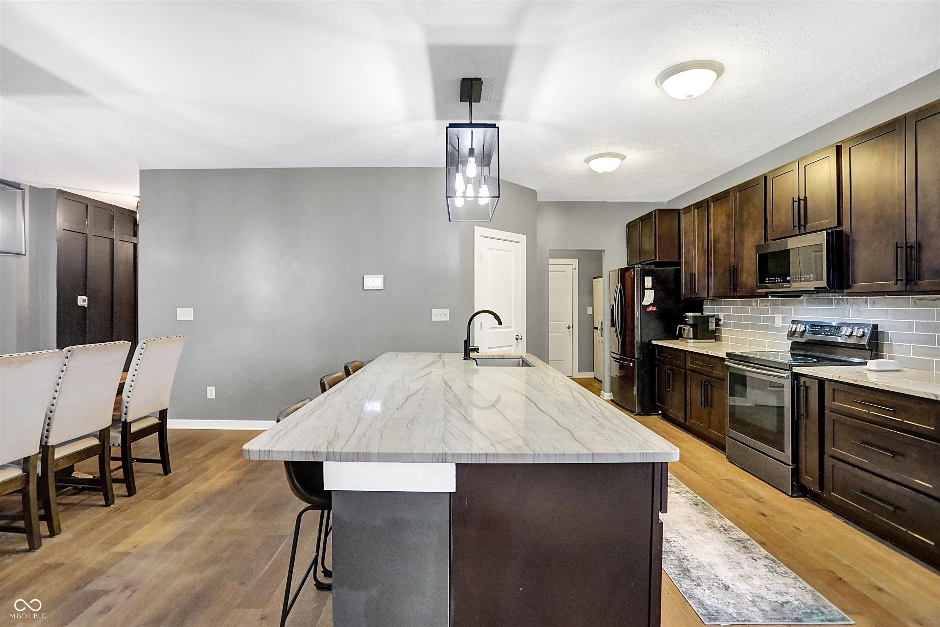 Franklin, Indiana, 46131, United States, 6 Bedrooms Bedrooms, ,4 BathroomsBathrooms,Residential,For Sale,1978604