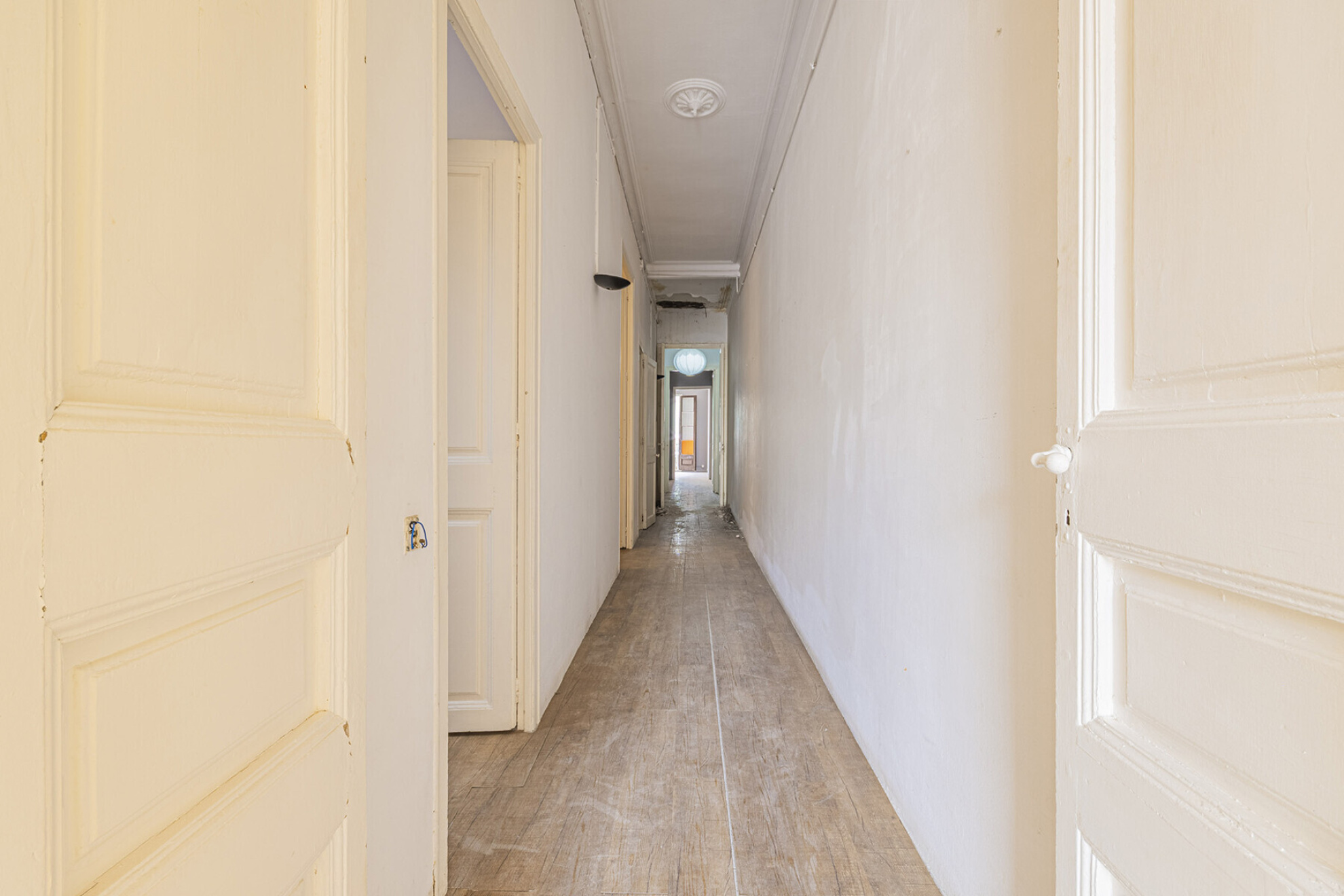  Historical apartment to renovate on prime location in Eixample - 物件實景
