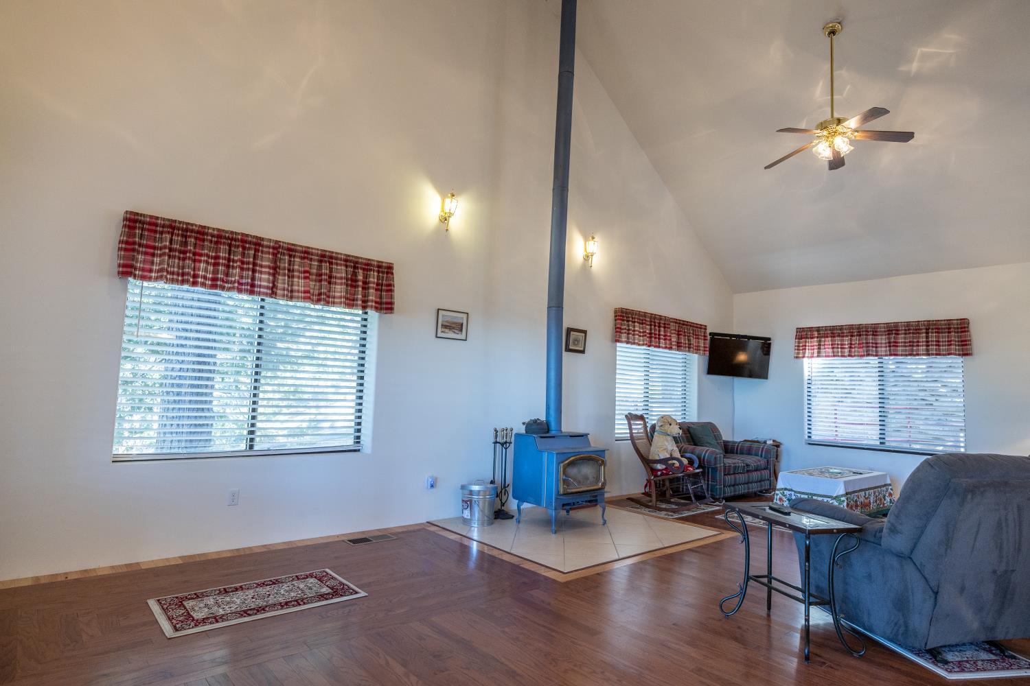 Yosemite West, California, 95389, United States, 5 Bedrooms Bedrooms, ,4 BathroomsBathrooms,Residential,For Sale,2005695