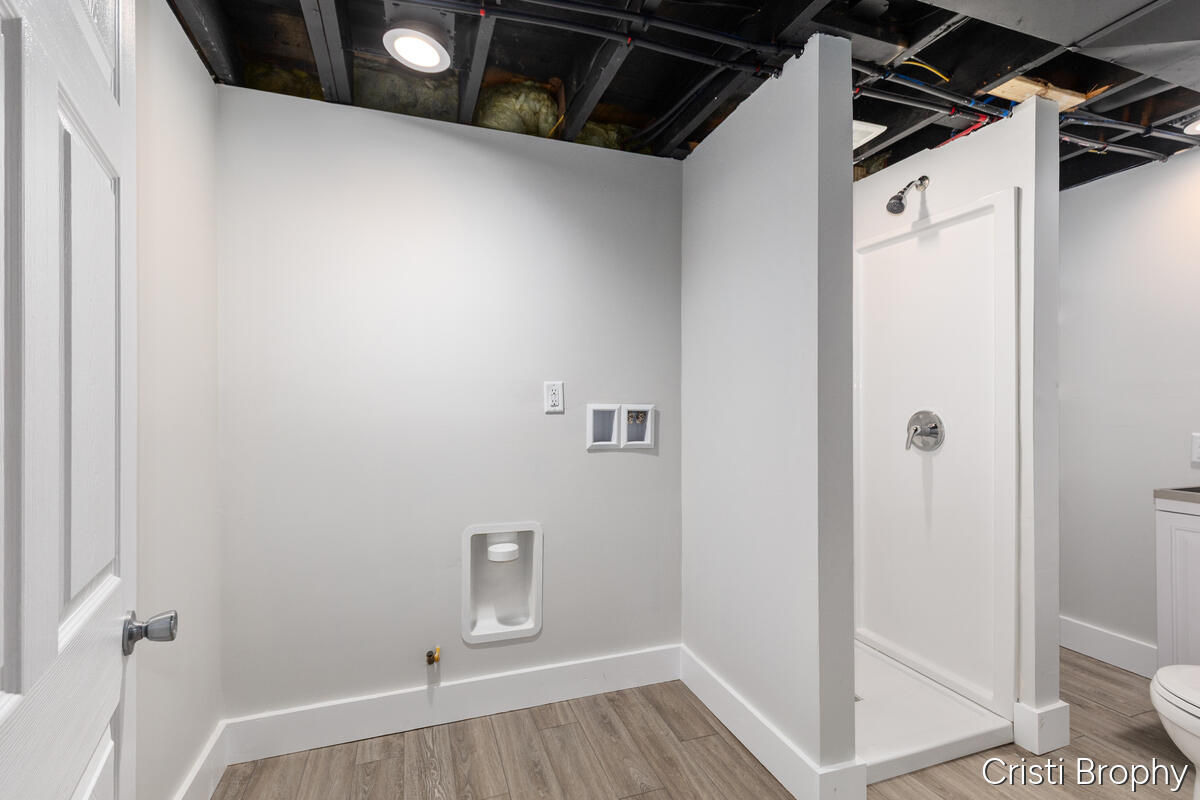 Grand Rapids, Michigan, 49506, United States, 4 Bedrooms Bedrooms, ,3 BathroomsBathrooms,Residential,For Sale,1989098