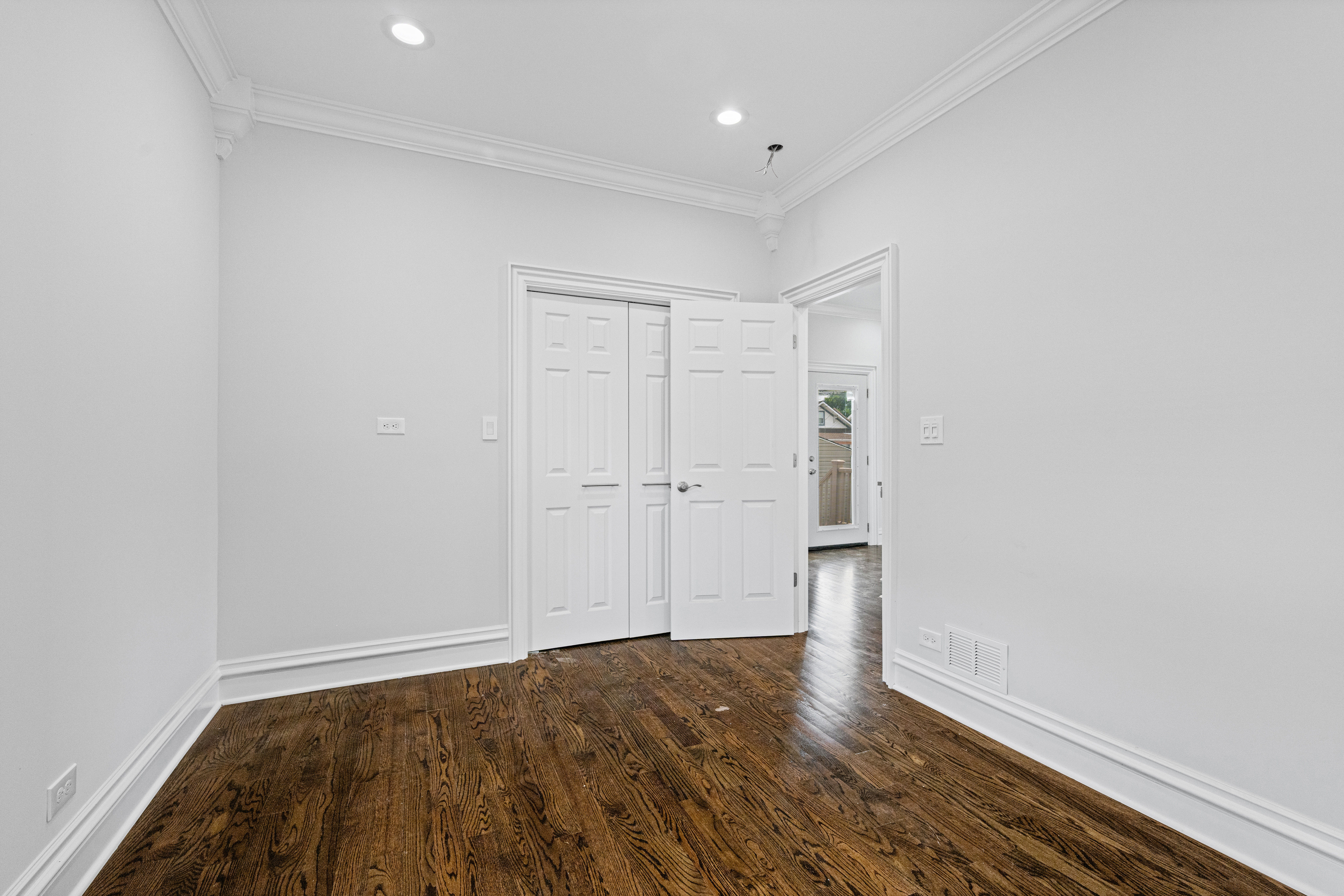  This Newly Rehabbed House has Been Completely Re-Done Top to Bottom - 物件實景