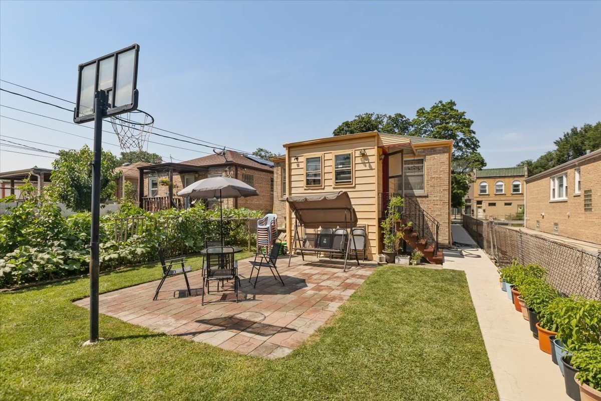 Chicago, Illinois, 60645, United States, 3 Bedrooms Bedrooms, ,3 BathroomsBathrooms,Residential,For Sale,1976245