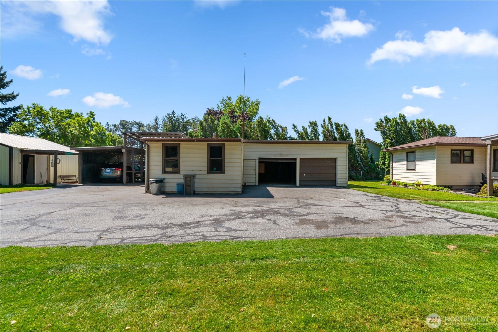 East Wenatchee, Washington, 98802, United States, 3 Bedrooms Bedrooms, ,1 BathroomBathrooms,Residential,For Sale,1890394