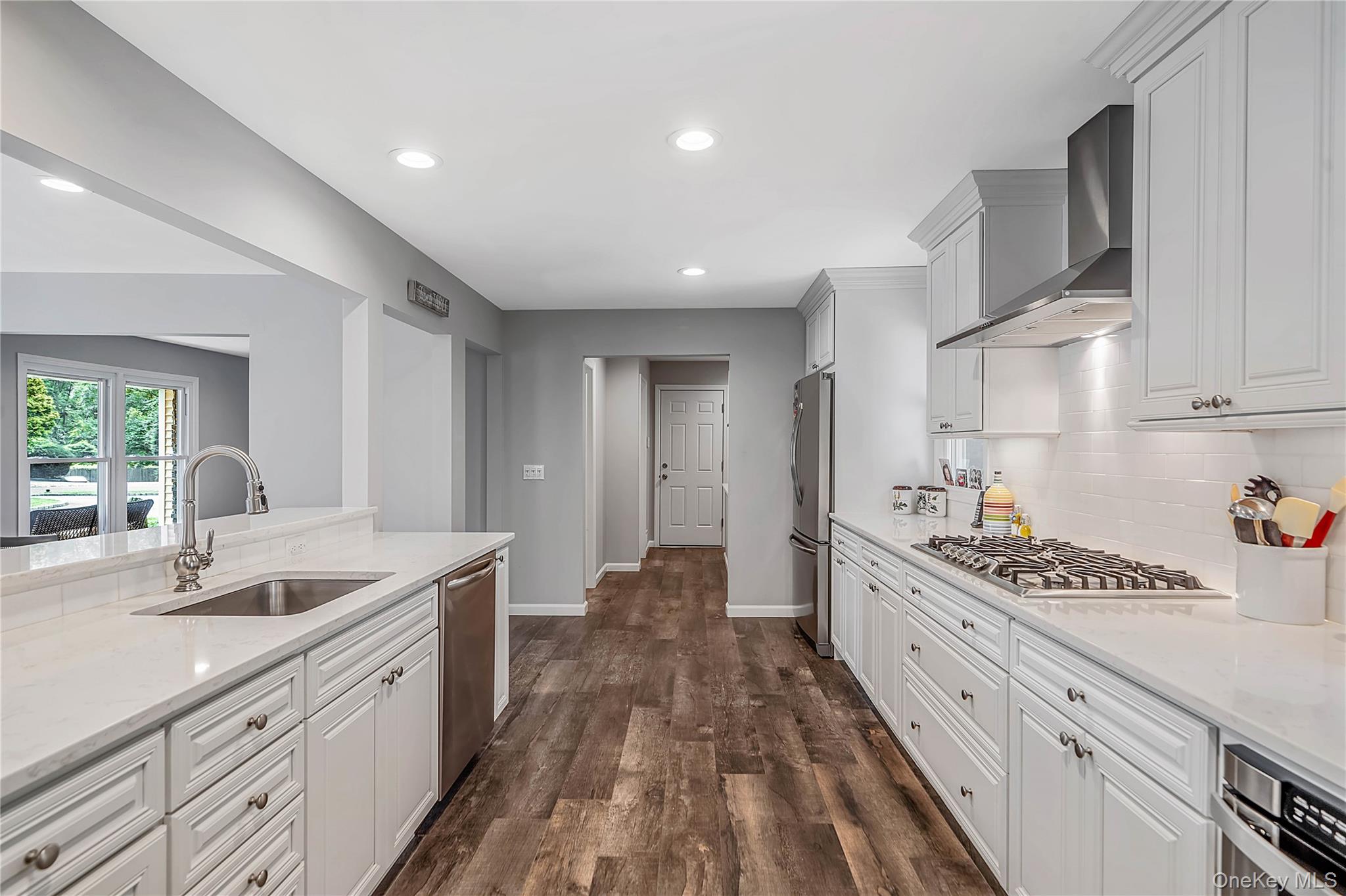  10 Williamsburg Drive, Northport, NY, 11768 - 物件實景