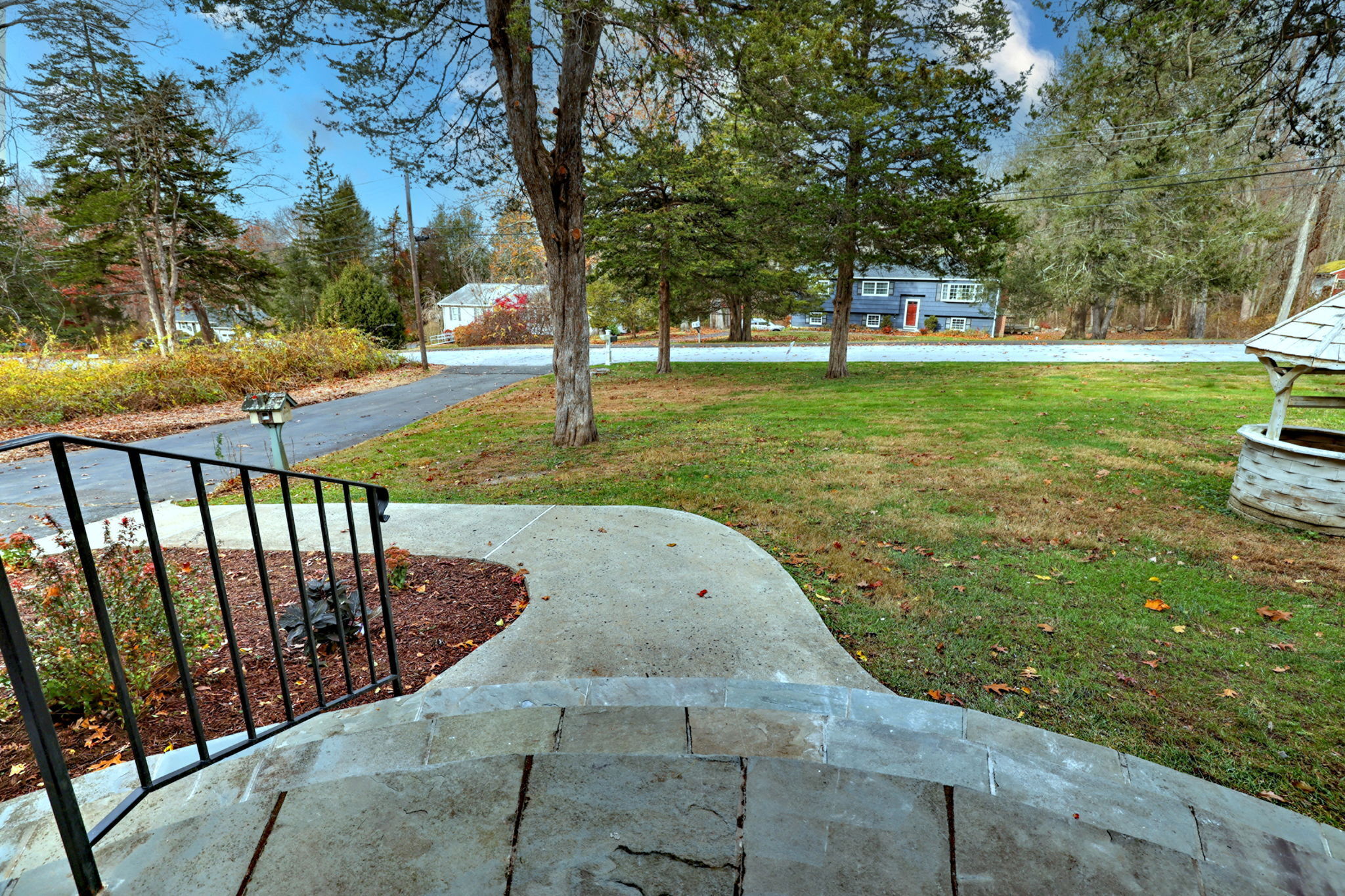 Newtown, Connecticut, 06482, United States, 4 Bedrooms Bedrooms, ,2 BathroomsBathrooms,Residential,For Sale,1990994