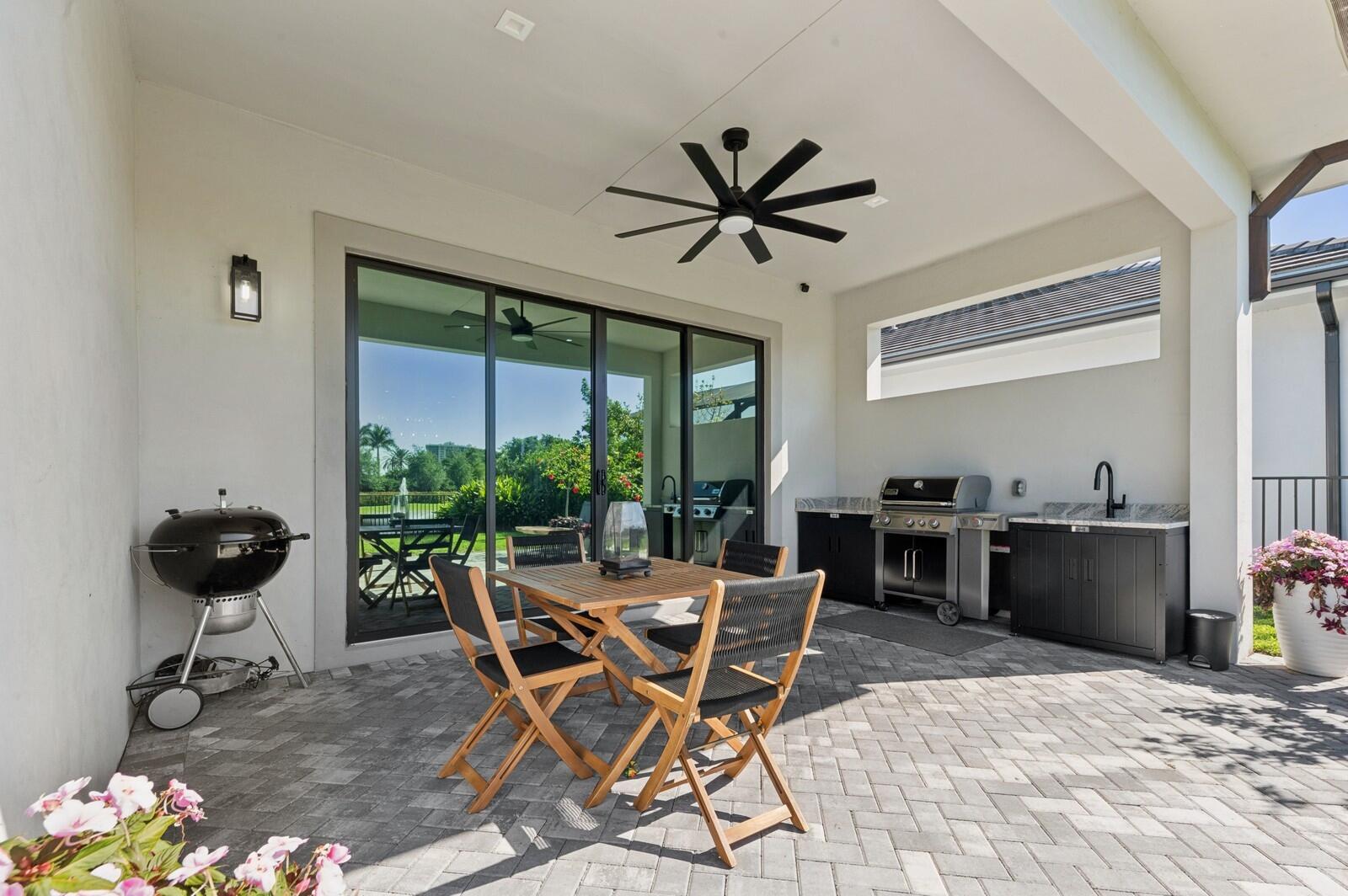West Palm Beach, Florida, 33401, United States, 3 Bedrooms Bedrooms, ,4 BathroomsBathrooms,Residential,For Sale,1745907