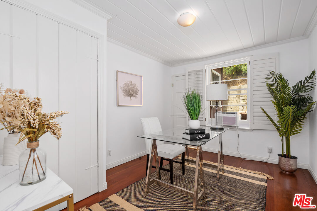 Los Angeles, California, 90077, United States, 2 Bedrooms Bedrooms, ,1 BathroomBathrooms,Residential,For Sale,1938648