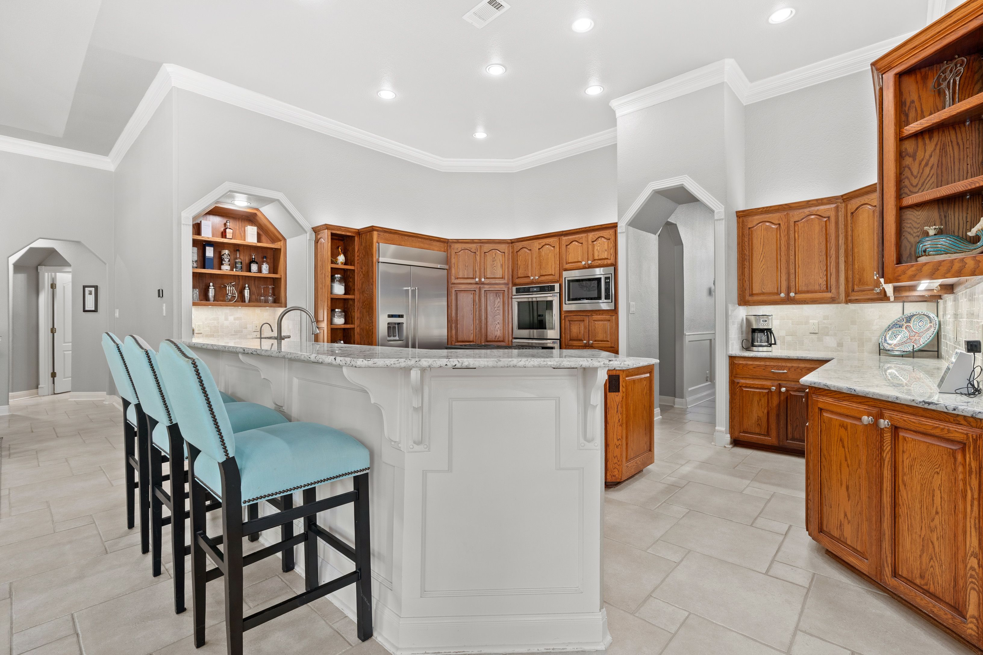  Spacious Estate with Poolside Views - 物件實景