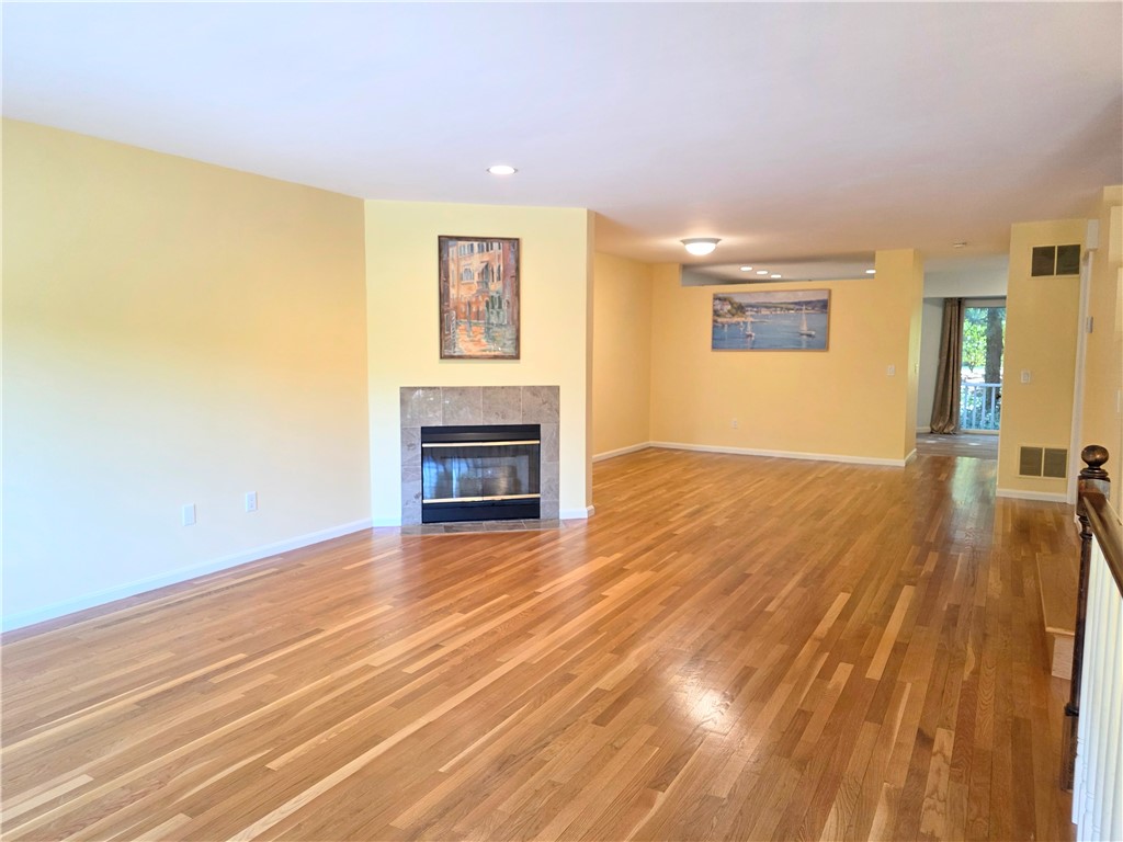Cranston, Rhode Island, 02920, United States, 2 Bedrooms Bedrooms, ,3 BathroomsBathrooms,Residential,For Sale,1913693