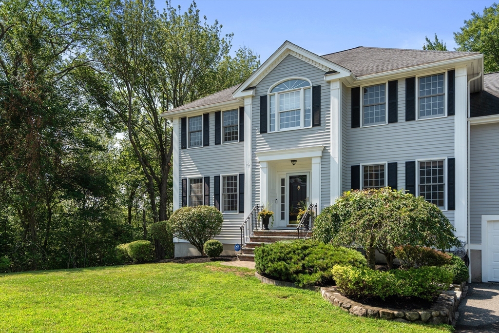 Lynnfield, Massachusetts, 01940, United States, 4 Bedrooms Bedrooms, ,3 BathroomsBathrooms,Residential,For Sale,1900631