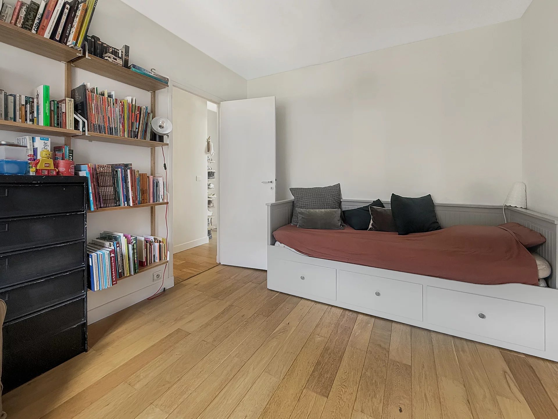 Suresnes, Île-de-France, 92150, FR, 4 Bedrooms Bedrooms, ,4 BathroomsBathrooms,Residential,For Sale,1934401