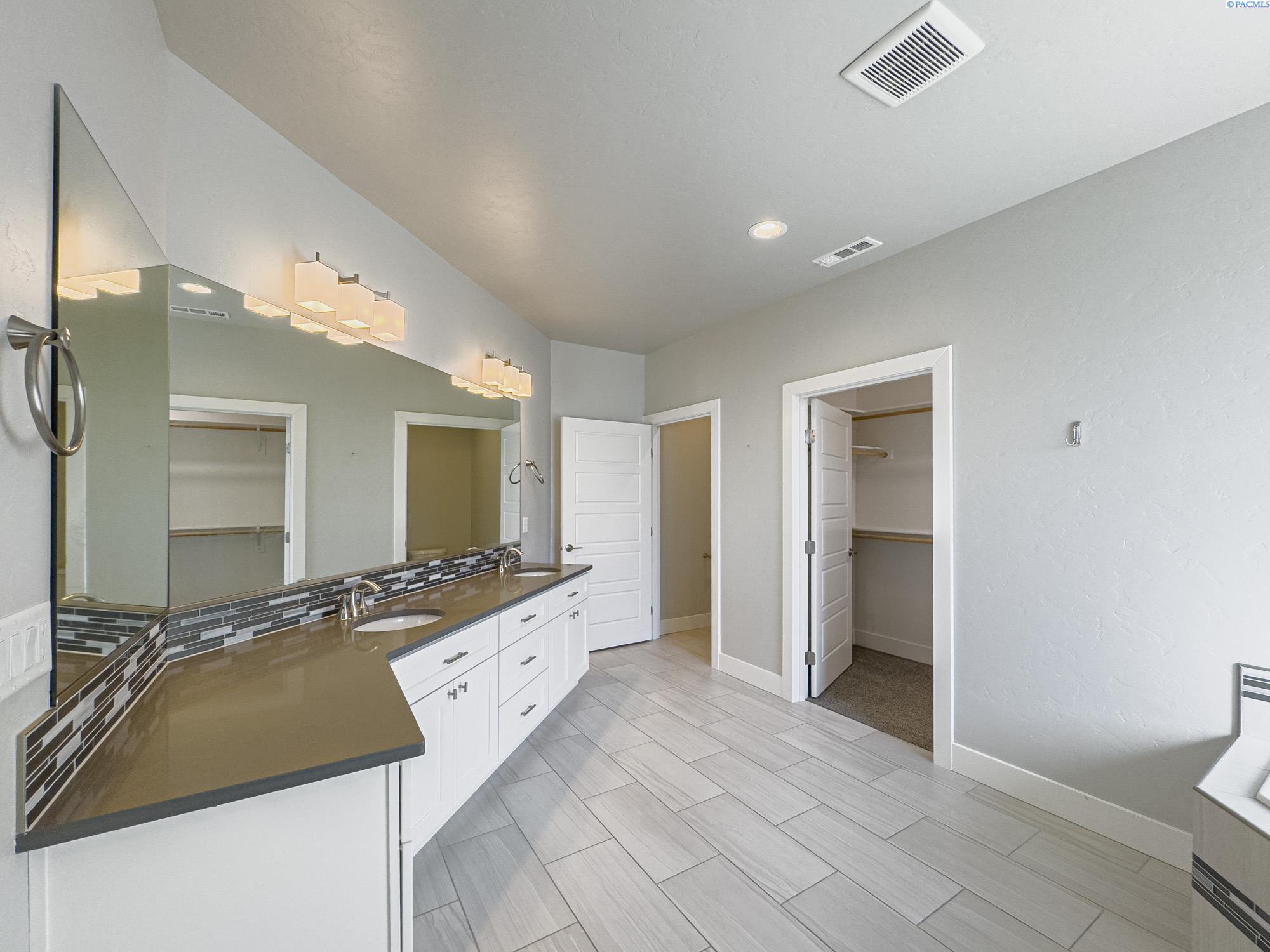 West Richland, Washington, 99353, United States, 5 Bedrooms Bedrooms, ,2 BathroomsBathrooms,Residential,For Sale,1873826
