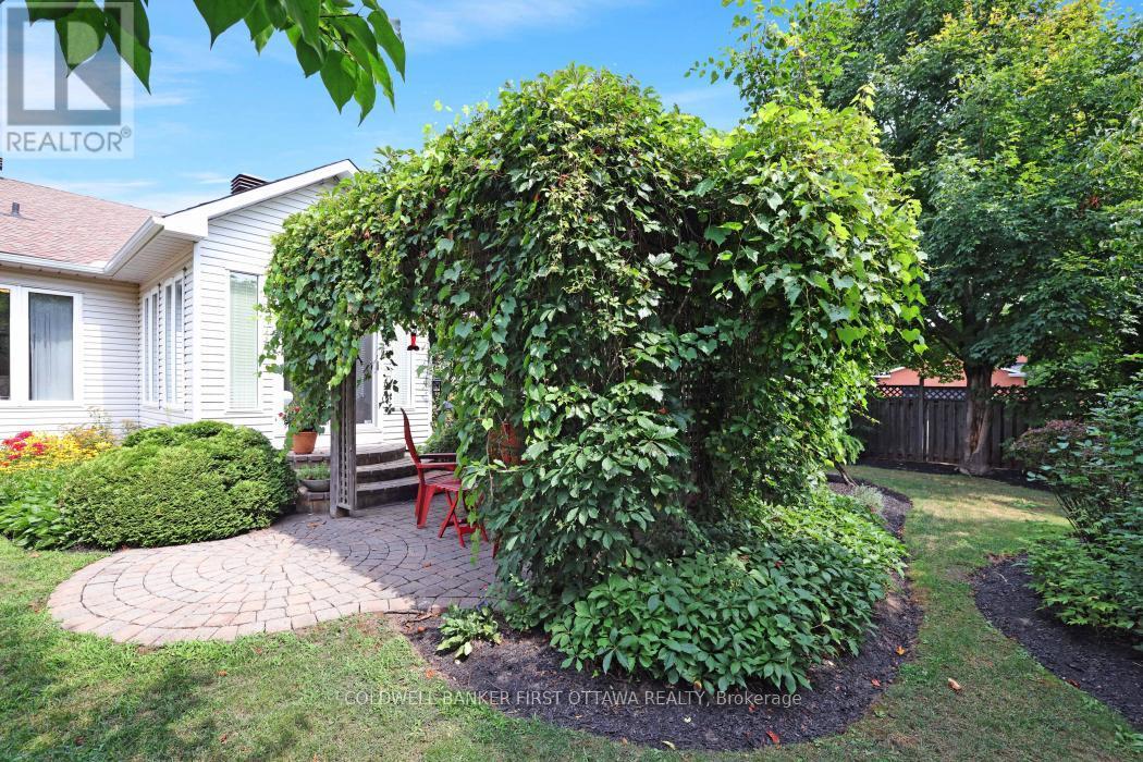 Ottawa, Ontario, K2S 1Z6, CA, 3 Bedrooms Bedrooms, ,3 BathroomsBathrooms,Residential,For Sale,1906768