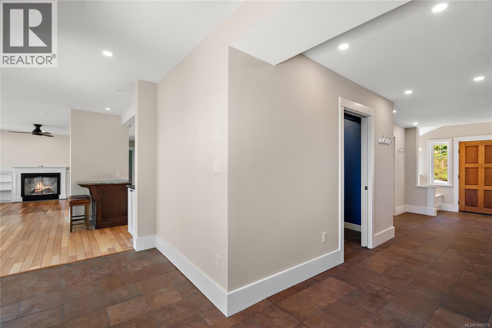 SAANICH, British Columbia, V8Y 2G1, CA, 4 Bedrooms Bedrooms, ,3 BathroomsBathrooms,Residential,For Sale,1906364