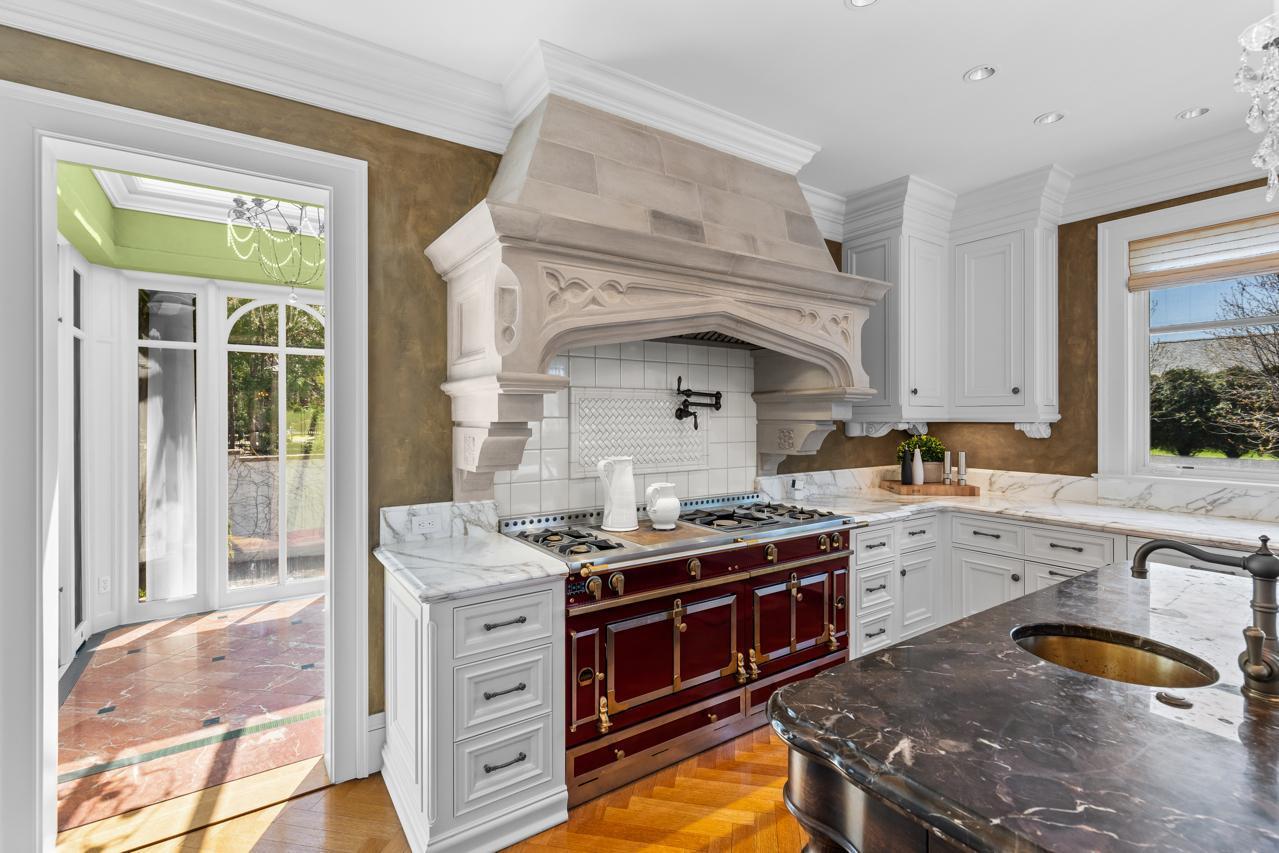 Minneapolis, Minnesota, 55405, United States, 4 Bedrooms Bedrooms, ,4 BathroomsBathrooms,Residential,For Sale,1821266