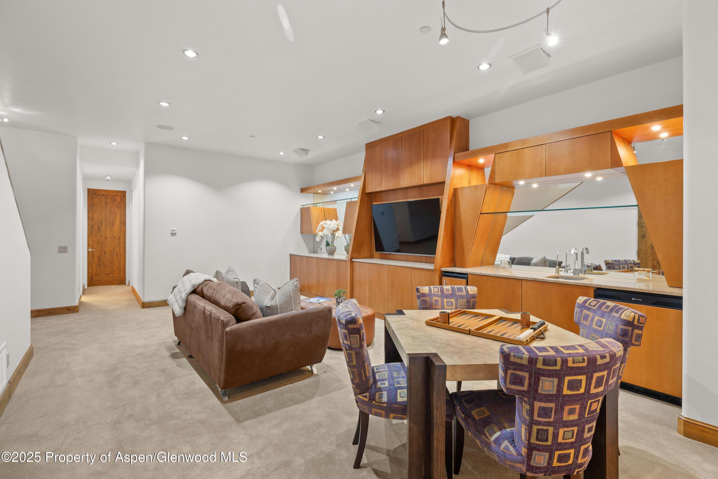 Aspen, Colorado, 81611, United States, 4 Bedrooms Bedrooms, ,5 BathroomsBathrooms,Residential,For Sale,1998129