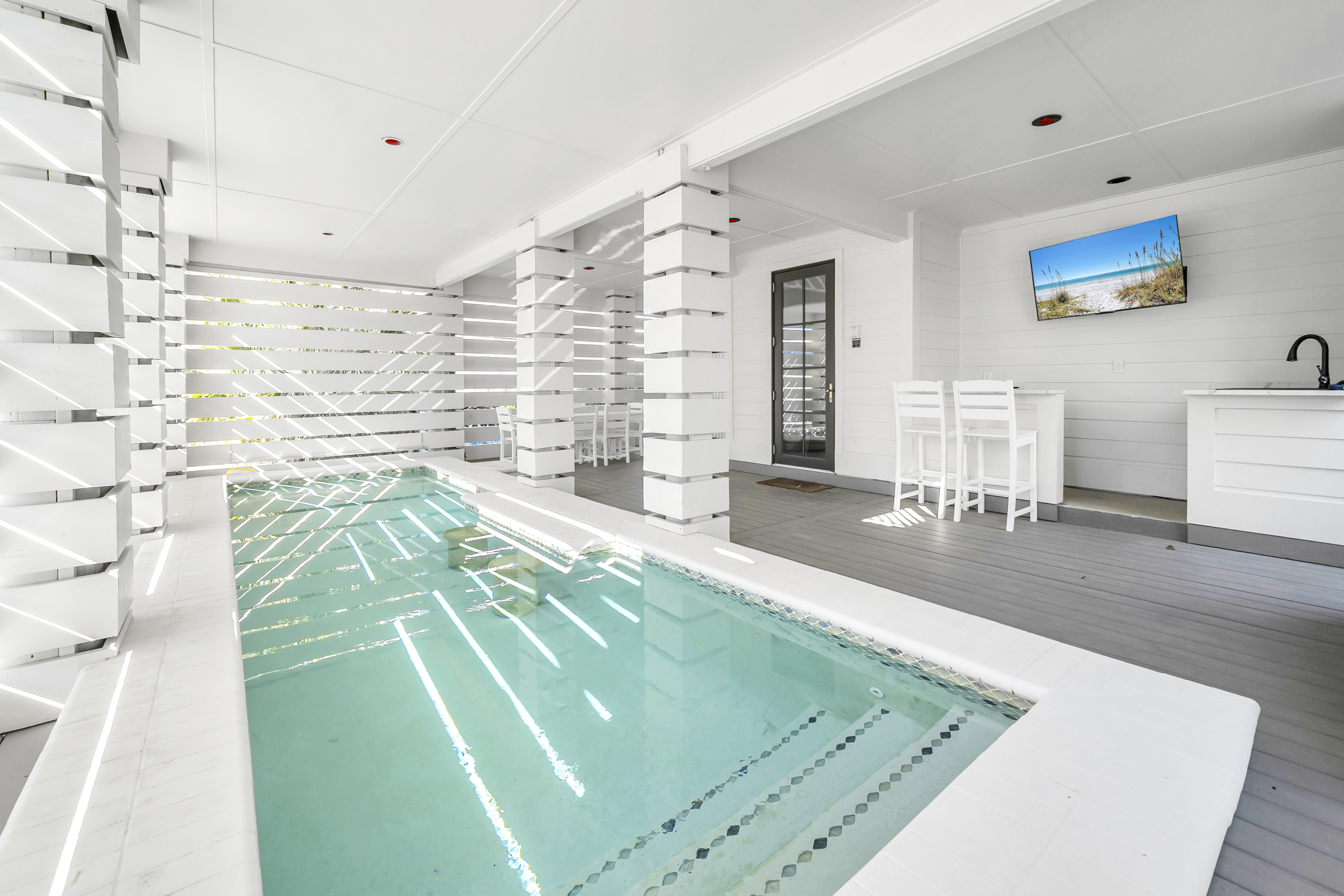  Iconic Grayton Beachfront Retreat with Elevator, Pool & Ample Parking - 物件實景