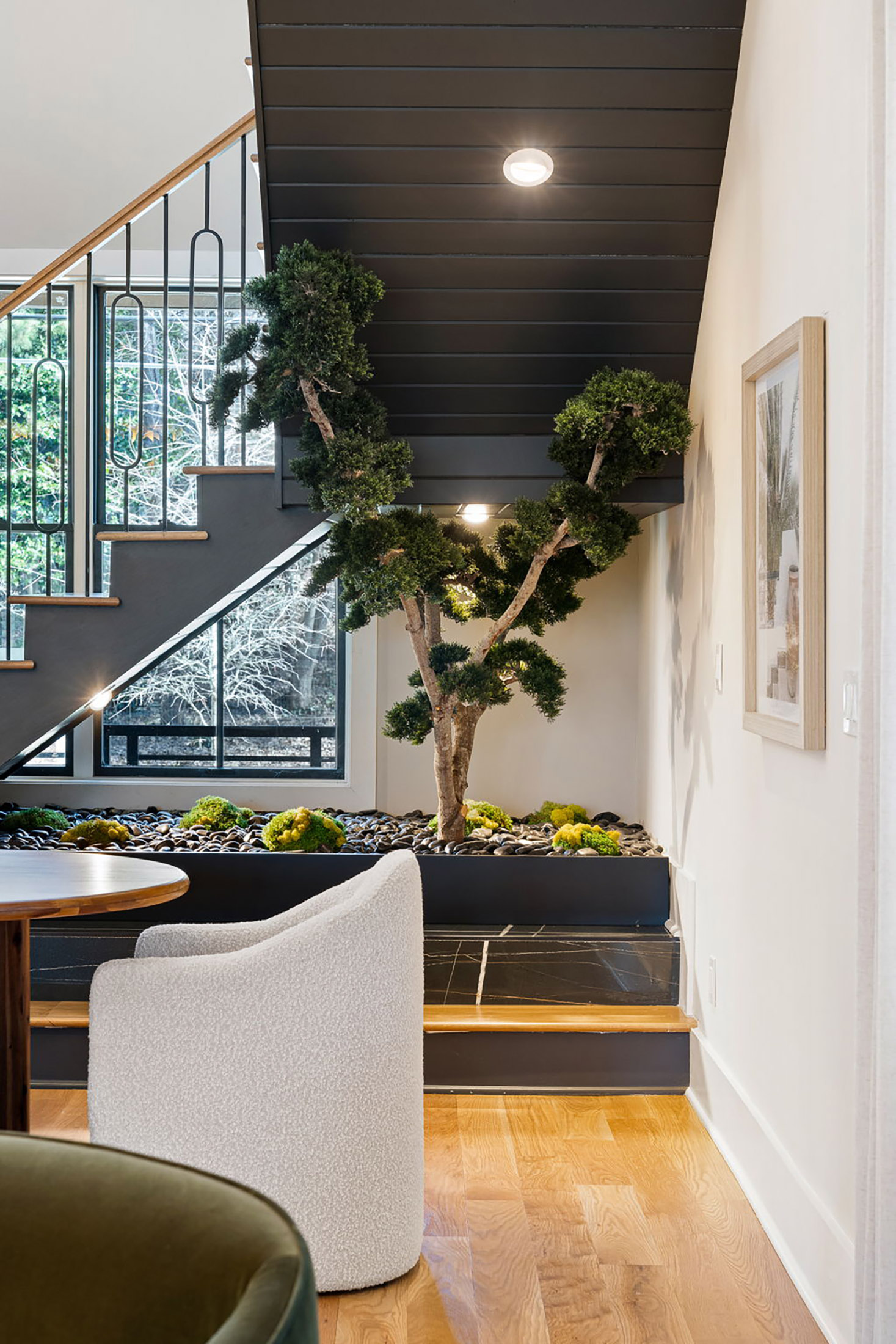  Striking Three Story Custom-built Home Redefines Modern Luxury - 物件實景
