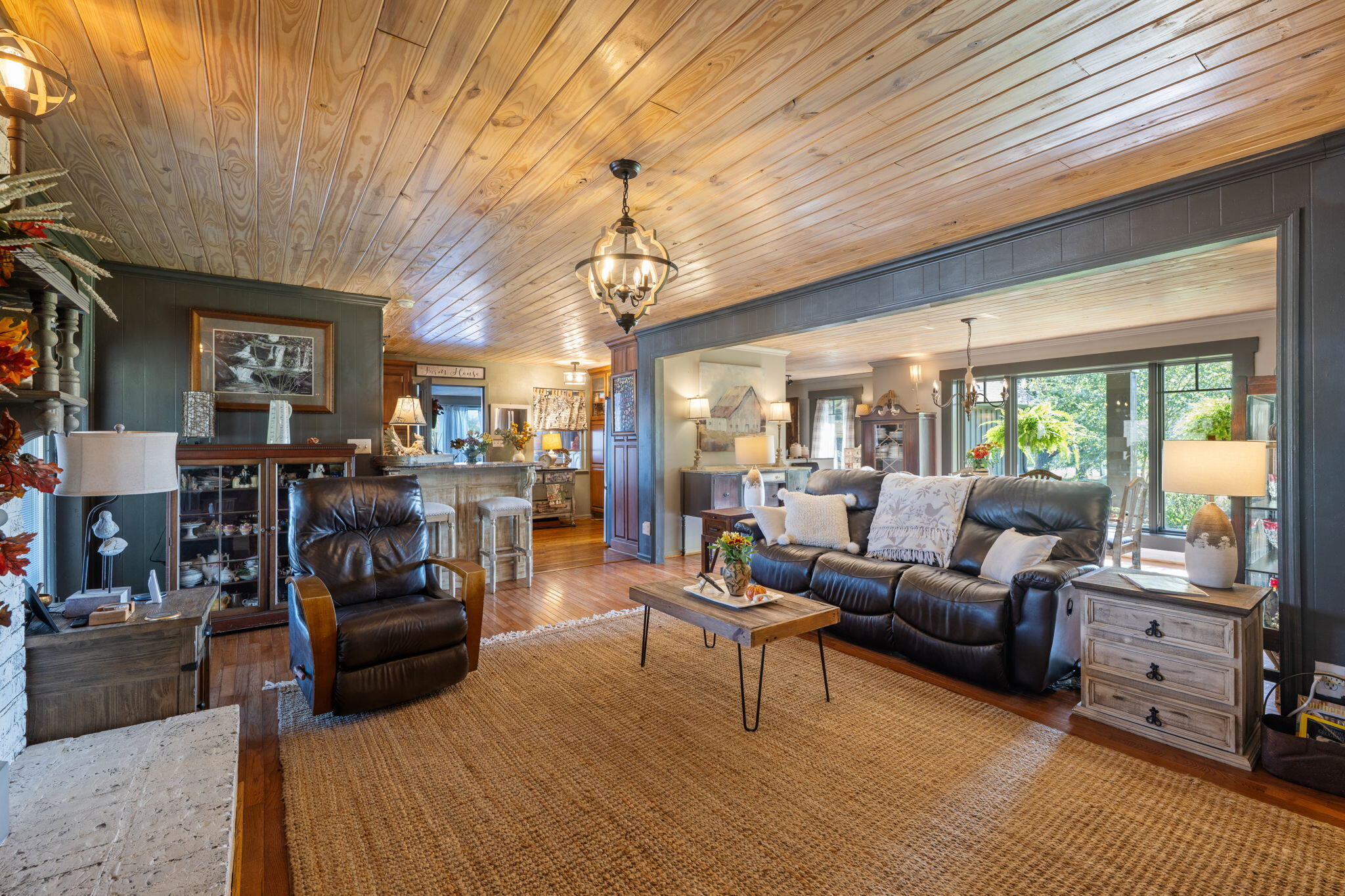 Harrison, Tennessee, 37341, United States, 4 Bedrooms Bedrooms, ,4 BathroomsBathrooms,Residential,For Sale,1951177