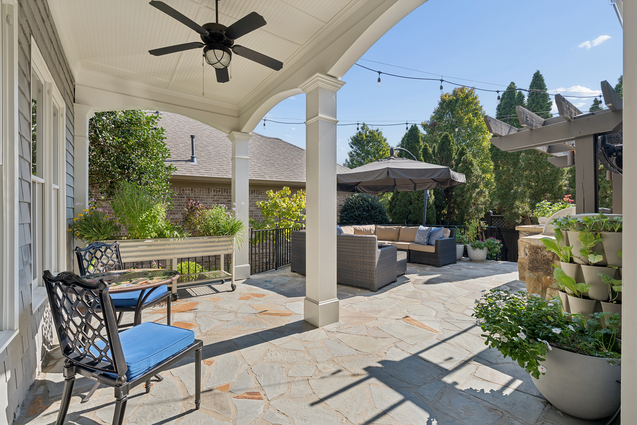  Timeless Coastal Charm, Comfortable Living, and Outstanding Outdoor Entertaining - 物件實景
