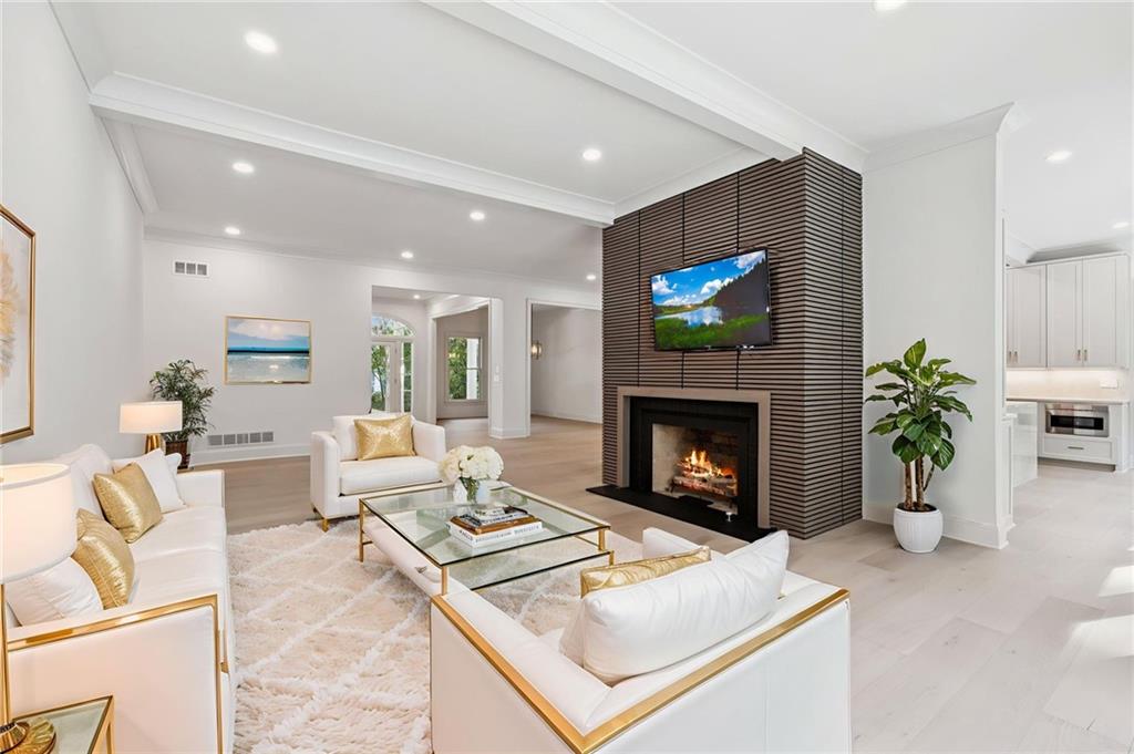 Alpharetta, Georgia, 30004, United States, 5 Bedrooms Bedrooms, ,7 BathroomsBathrooms,Residential,For Sale,1978962