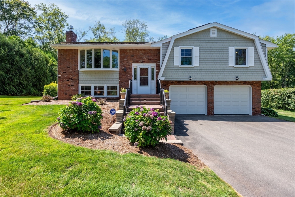 Agawam, Massachusetts, 01030, United States, 4 Bedrooms Bedrooms, ,3 BathroomsBathrooms,Residential,For Sale,1933274