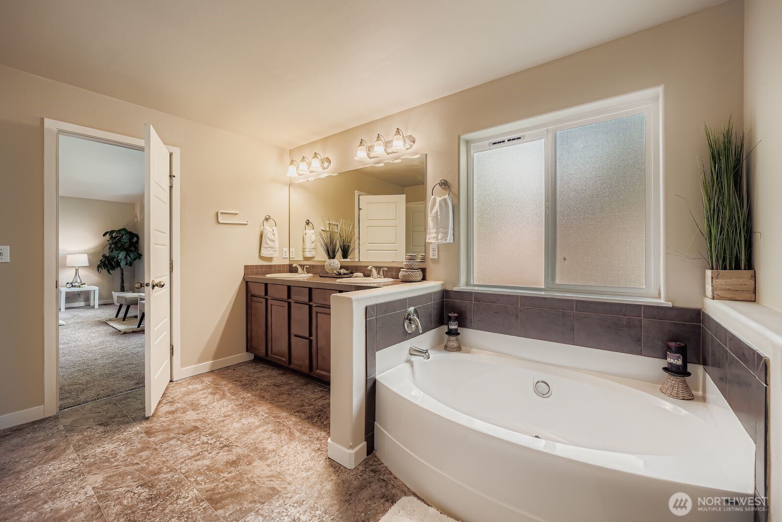 Puyallup, Washington, 98375, United States, 5 Bedrooms Bedrooms, ,3 BathroomsBathrooms,Residential,For Sale,1983977