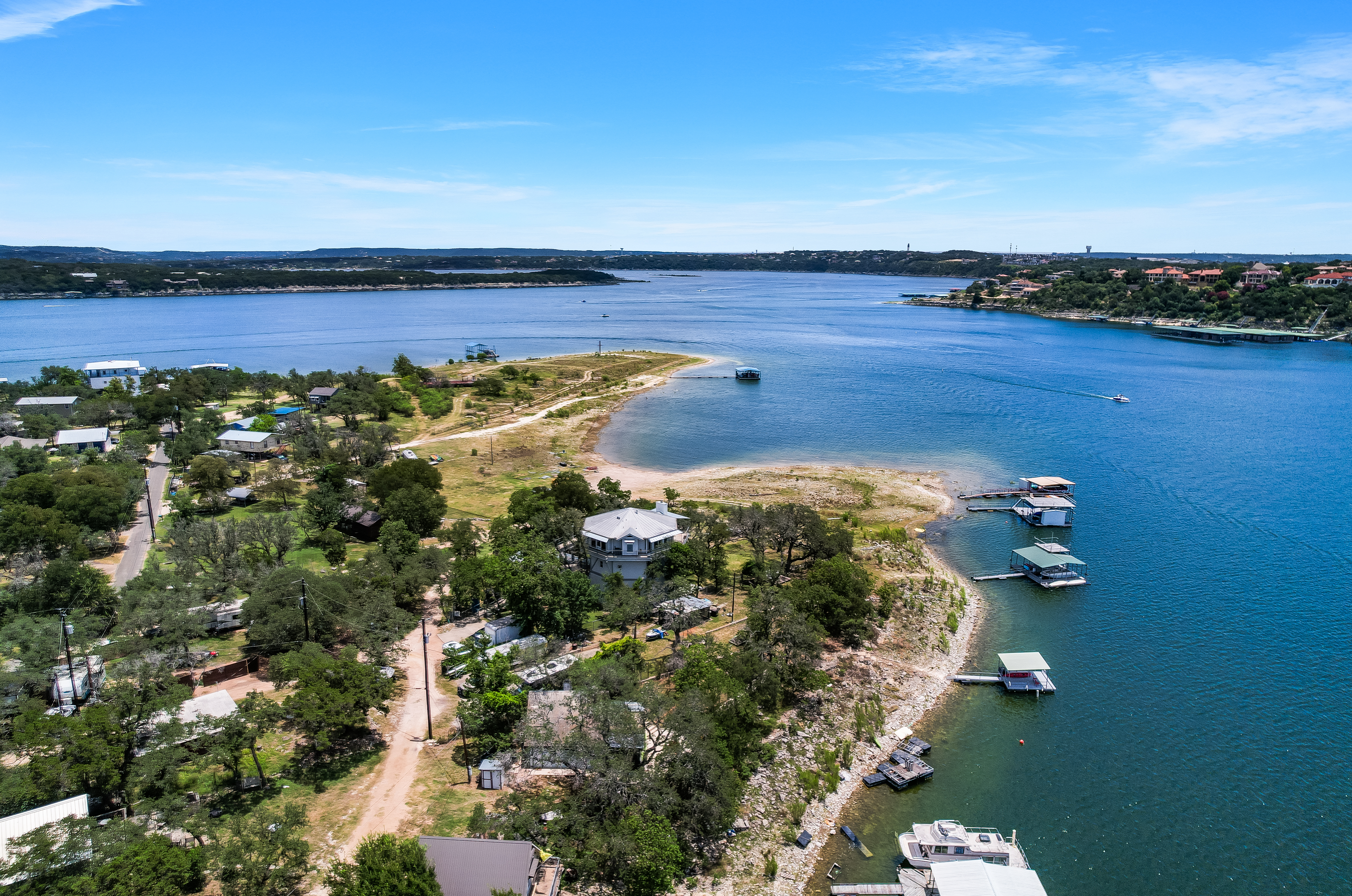  JUST LISTED - Charming lakefront retreat on Lake Travis - 物件實景