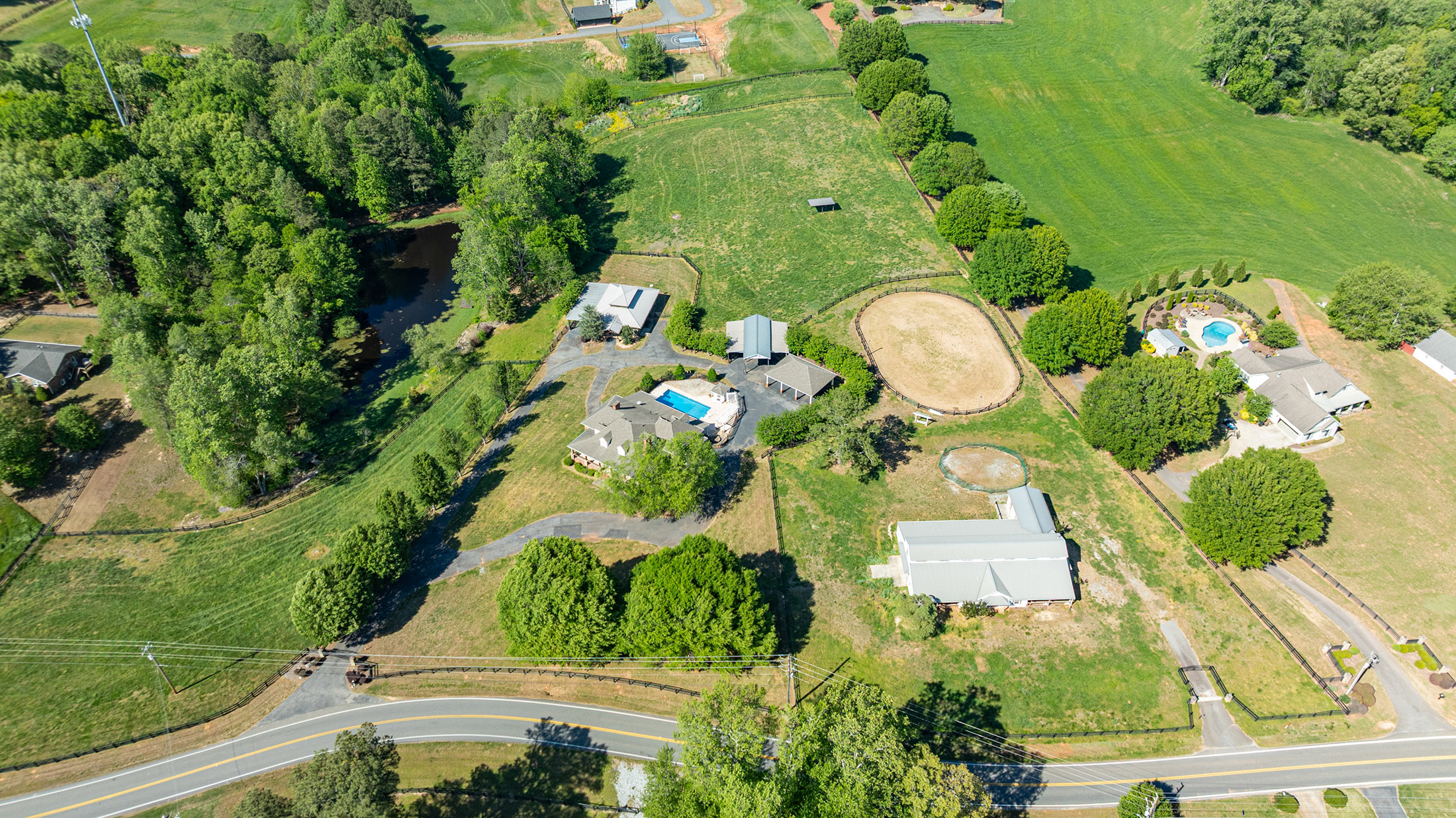  Exceptional Equestrian Estate: A Rare Blend of Luxury, Functionality, and Charm - 物件實景