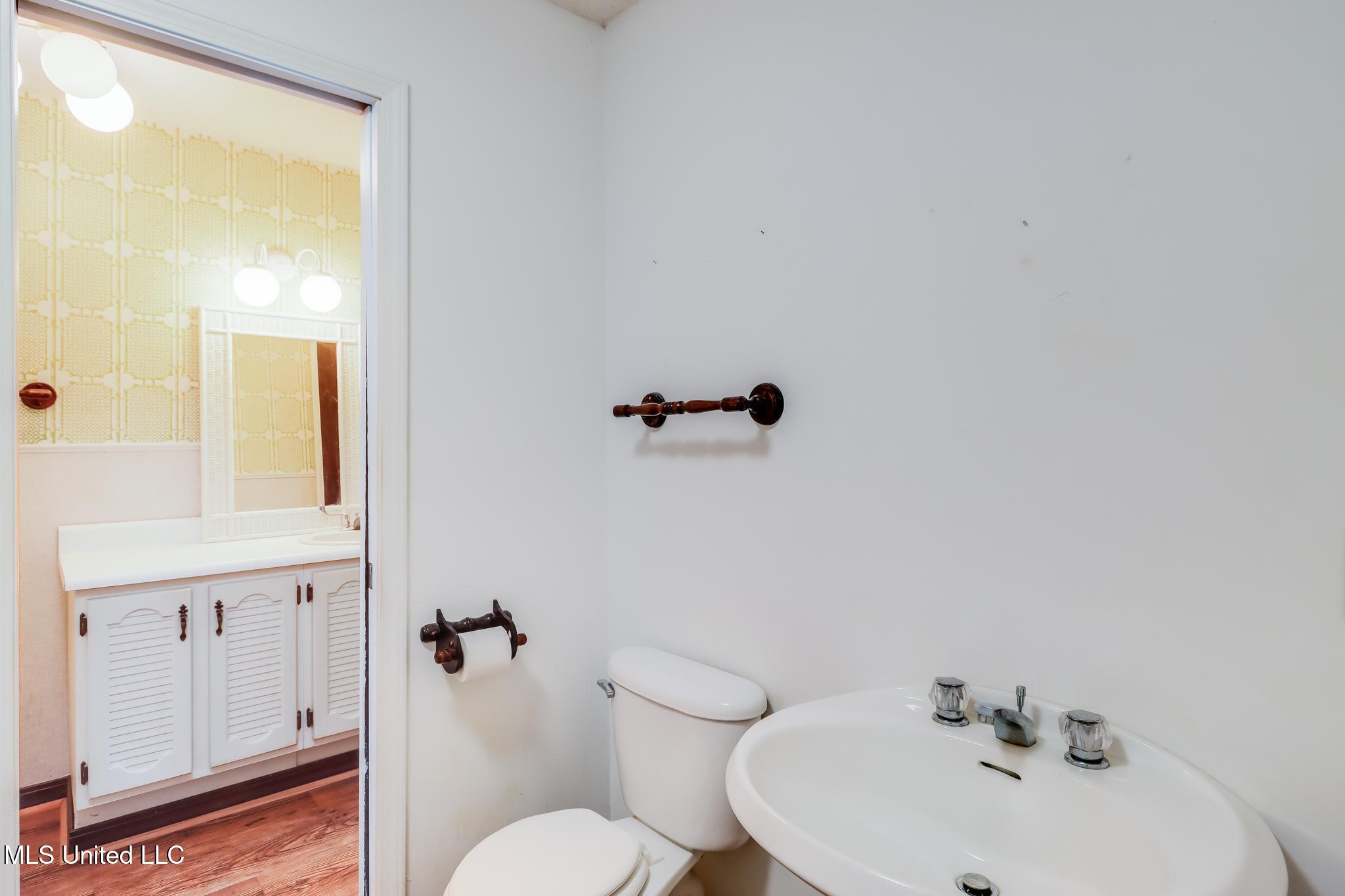 Pass Christian, Mississippi, 39571, United States, 3 Bedrooms Bedrooms, ,2 BathroomsBathrooms,Residential,For Sale,1874692