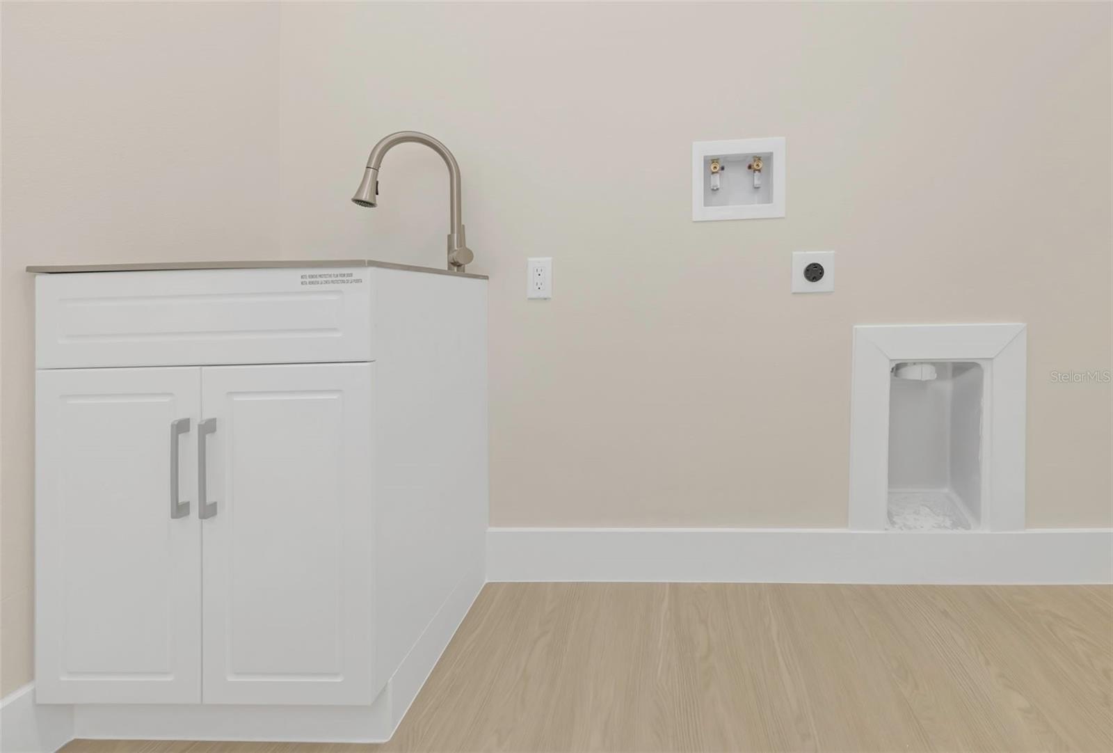 CLEARWATER, Florida, 33755, United States, 4 Bedrooms Bedrooms, ,3 BathroomsBathrooms,Residential,For Sale,1996424