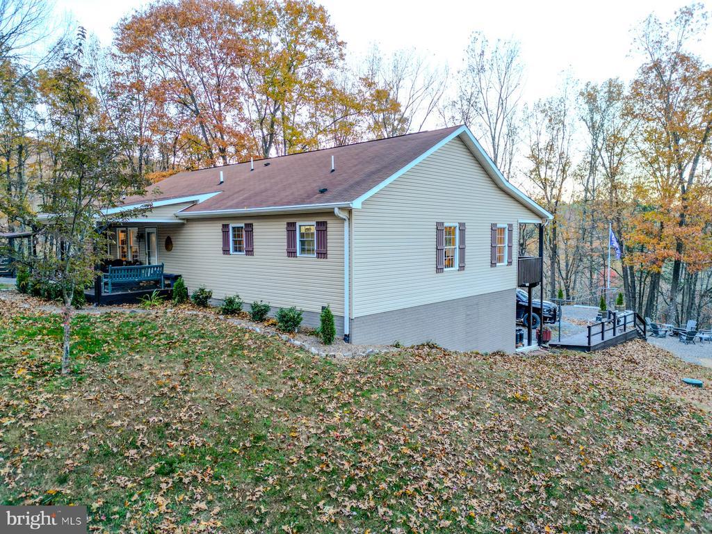 Paw Paw, West Virginia, 25434, United States, 3 Bedrooms Bedrooms, ,3 BathroomsBathrooms,Residential,For Sale,1989238