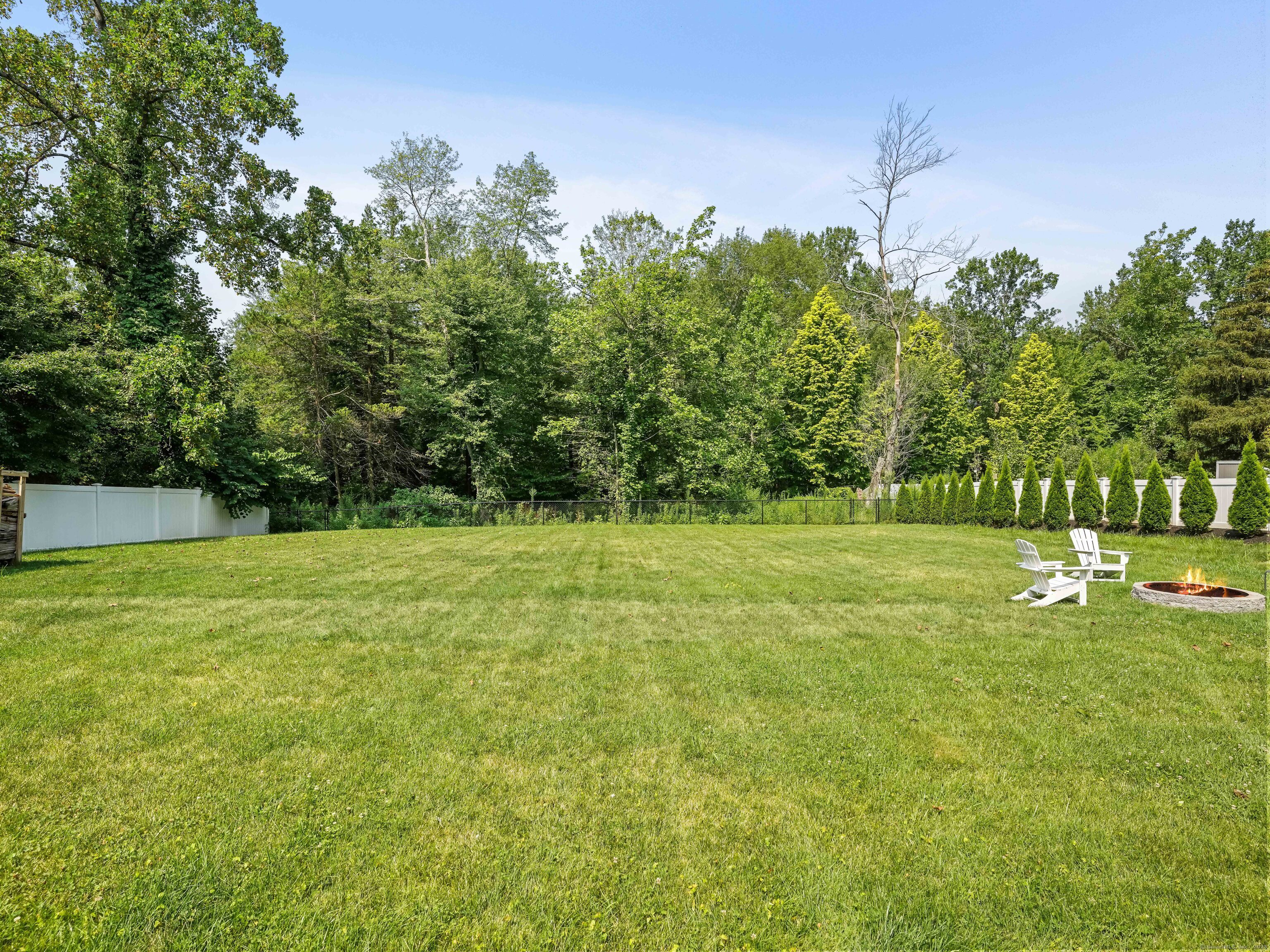 Trumbull, Connecticut, 06611, United States, 2 Bedrooms Bedrooms, ,2 BathroomsBathrooms,Residential,For Sale,1917497