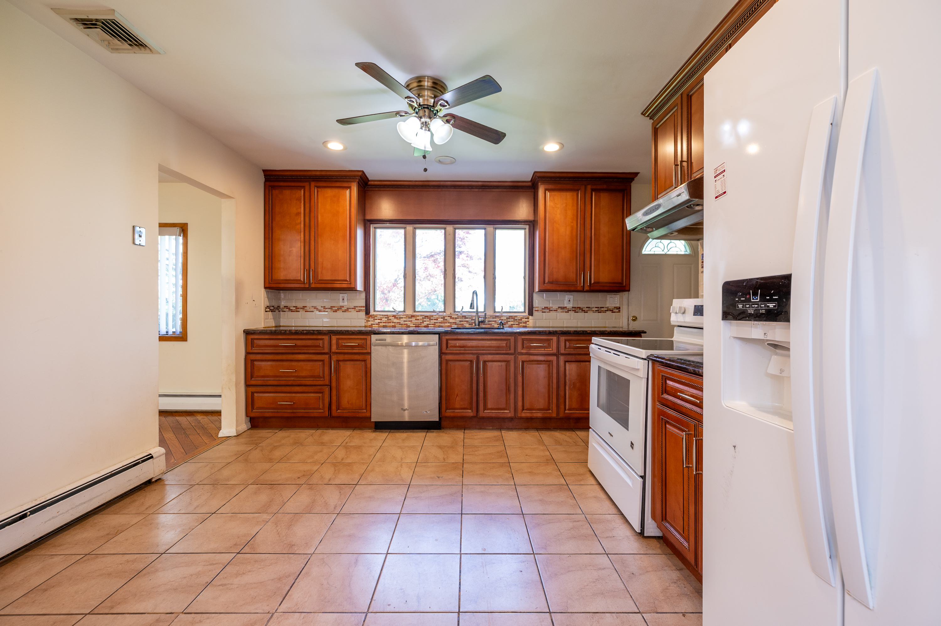  167 Maple Avenue, East Meadow, NY, 11554 - 物件實景