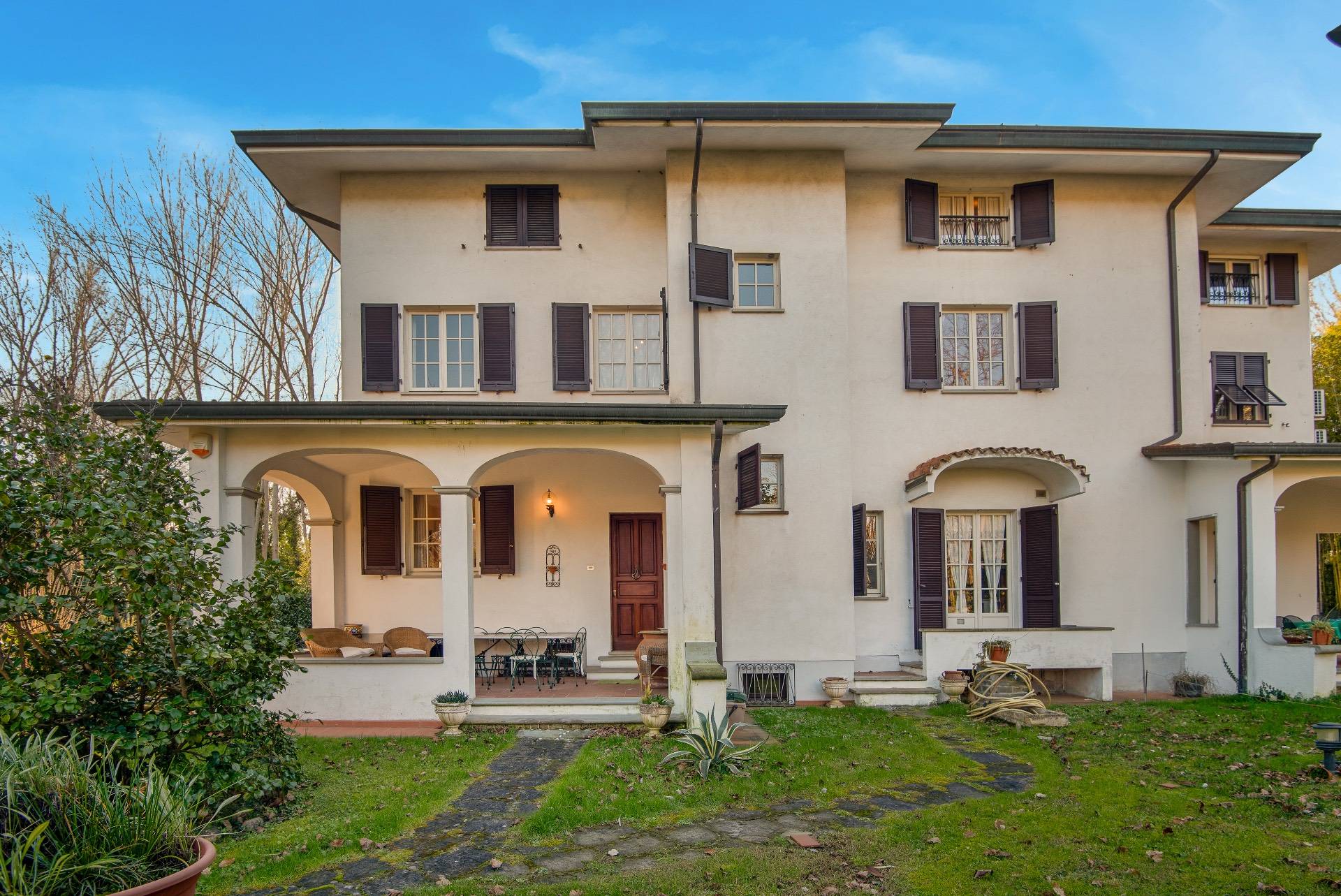 Massa, Massa-Carrara, 54100, IT, 4 Bedrooms Bedrooms, ,4 BathroomsBathrooms,Residential,For Sale,1688477